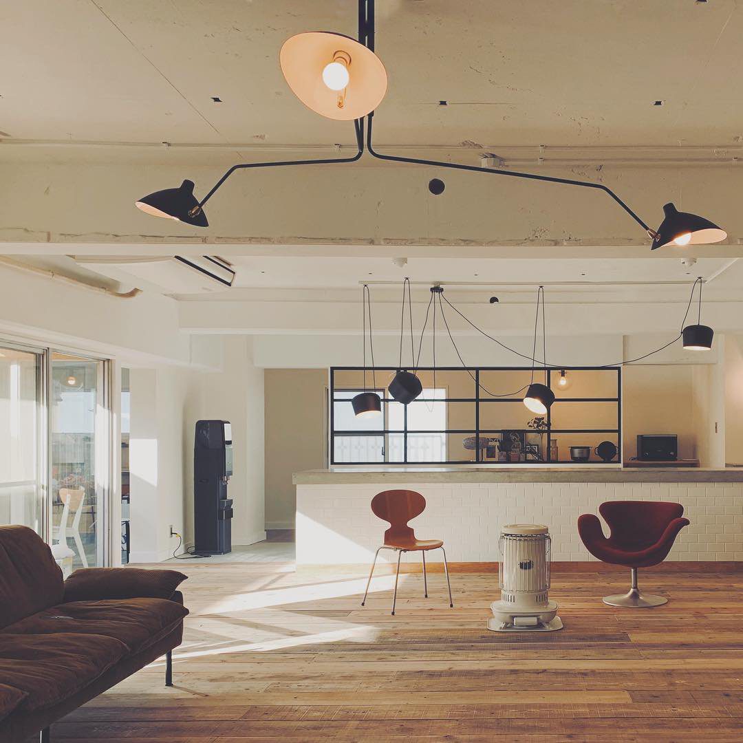 Verstelbare Spinlamp Multi-Arm Plafondlamp Industriële Design Messing Details Zwart Wit Scandinavisch Modern | Sansoti