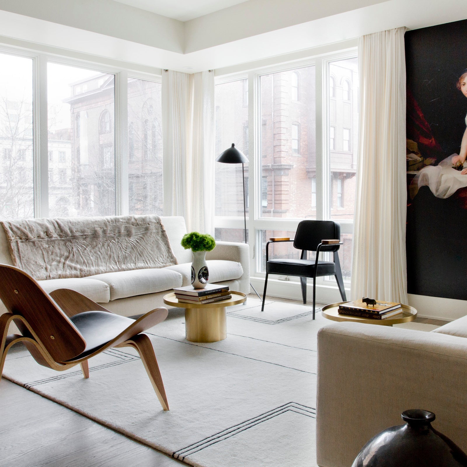 Industriële Vloerlamp Zwart Mat met Messing Accenten — Verstelbare Spot op Tripod Basis — E26/E27 fitting tot 40W — Scandinavisch Design voor Woonkamer & Leeshoek | Sansoti