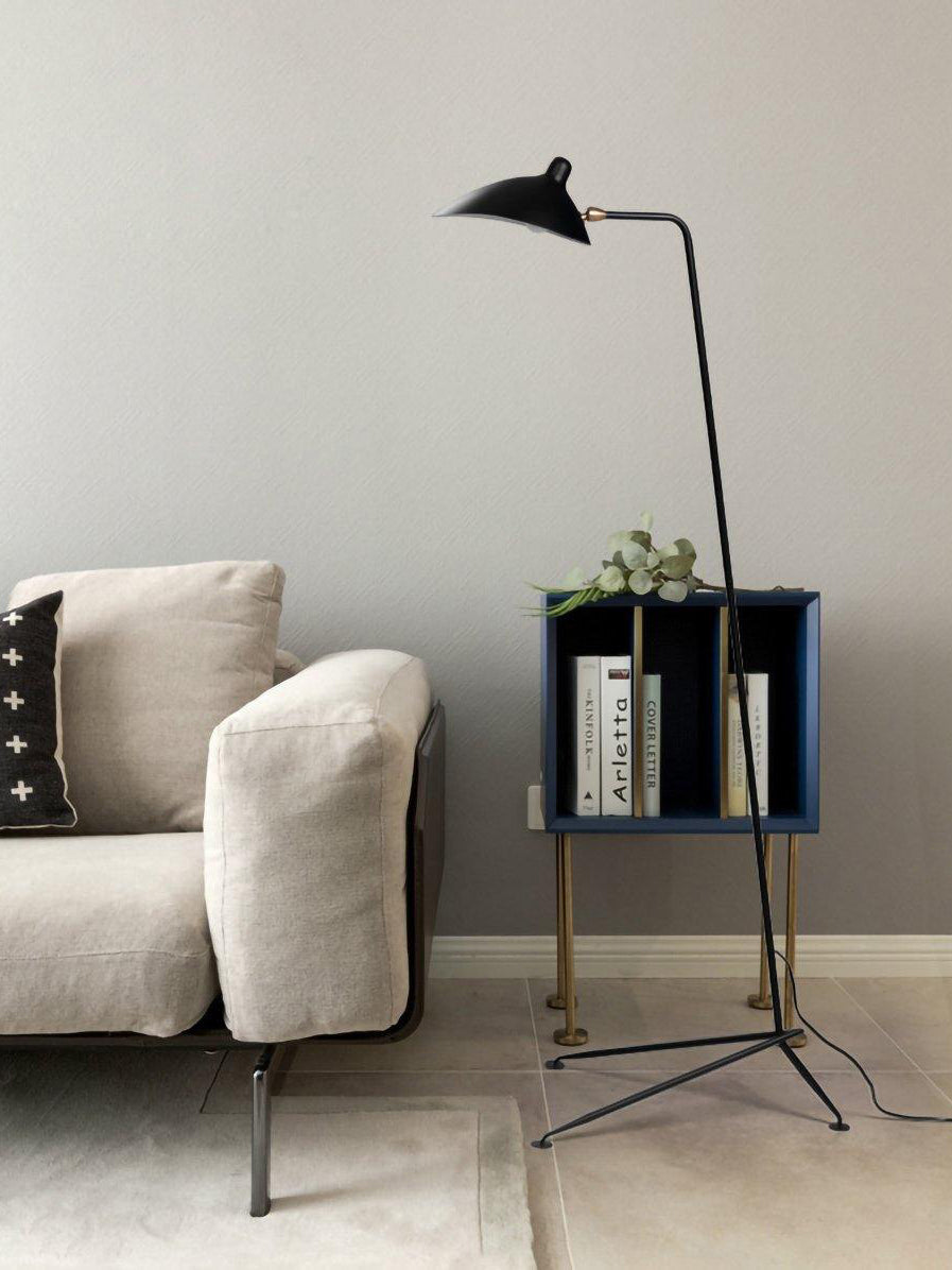 Industriële Vloerlamp Zwart Mat met Messing Accenten — Verstelbare Spot op Tripod Basis — E26/E27 fitting tot 40W — Scandinavisch Design voor Woonkamer & Leeshoek | Sansoti