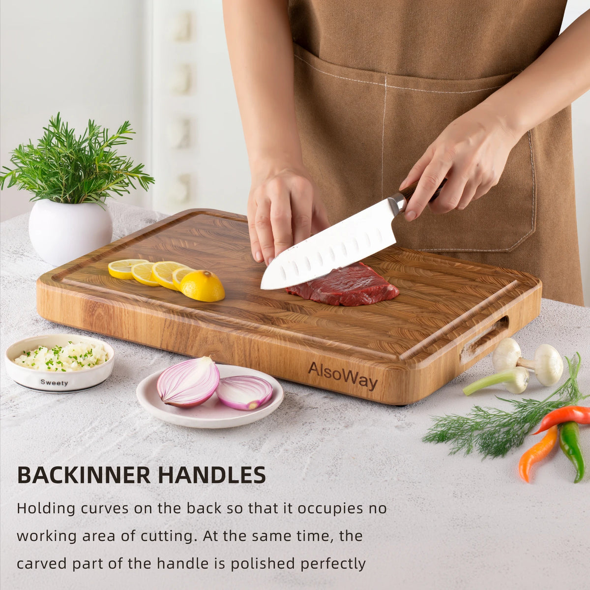 Planche à découper rectangulaire en bois avec rainure à jus et poignées pour hacher professionnellement la viande et les légumes en cuisine | Sansoti