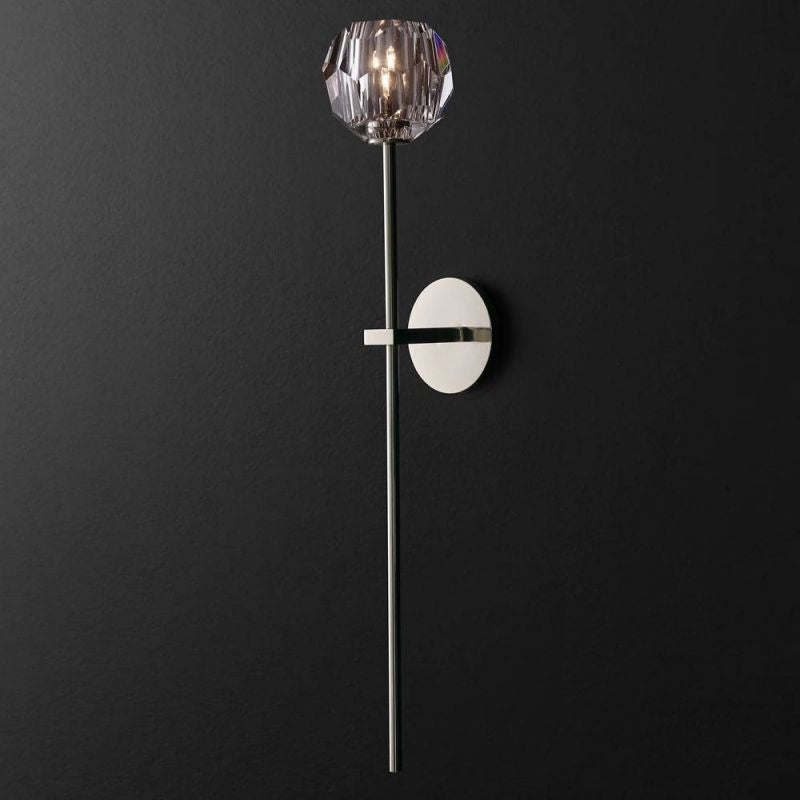 Applique murale en cristal avec boule en verre et finition en laiton pour un éclairage d’ambiance du salon, de la chambre et de l’entrée | Sansoti