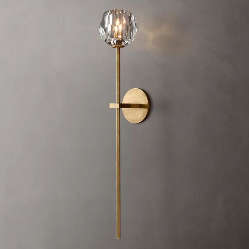 Applique murale en cristal avec boule en verre et finition en laiton pour un éclairage d’ambiance du salon, de la chambre et de l’entrée | Sansoti