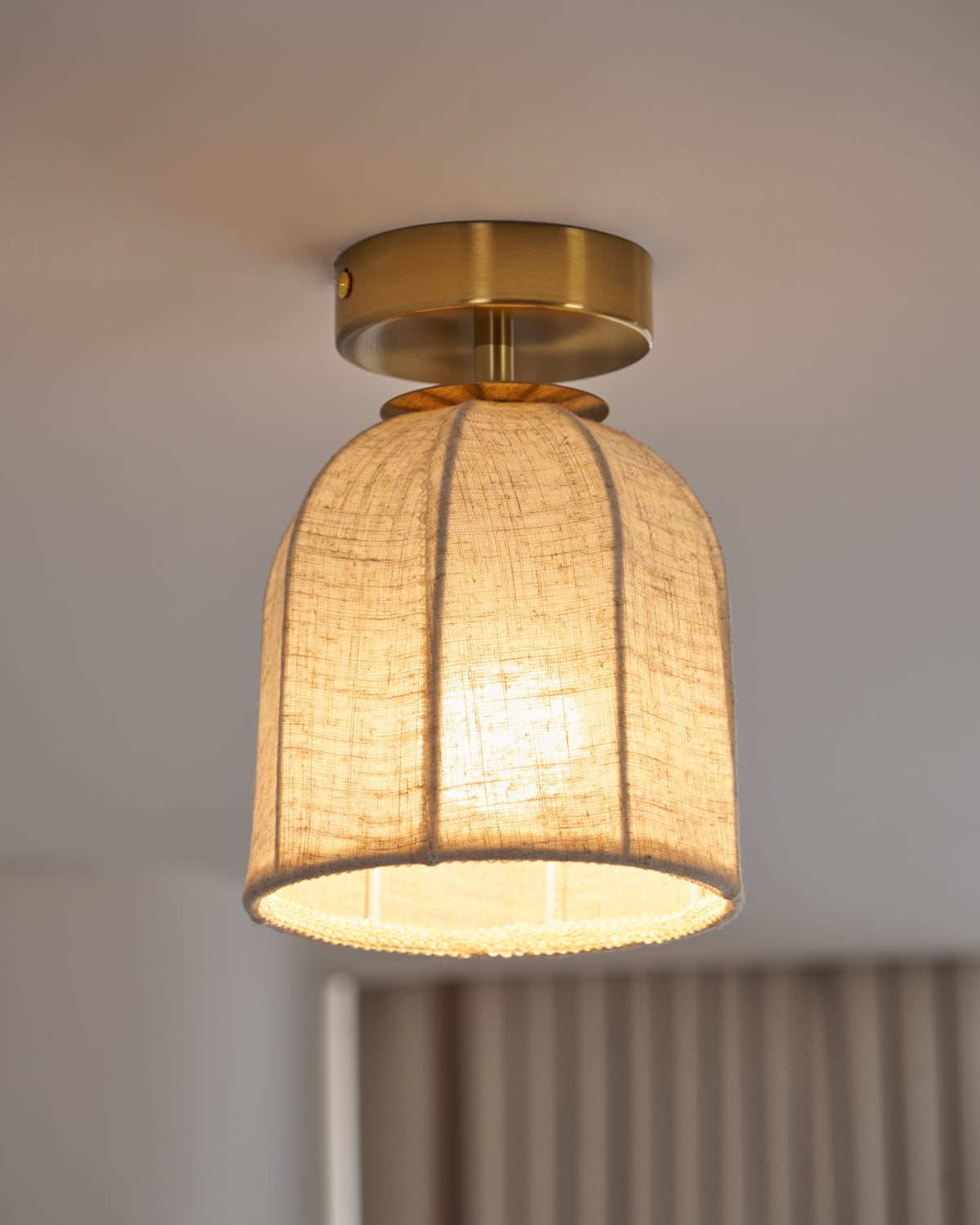 Linnen plafondlamp met gouden ijzeren frame rustiek design warm sfeerlicht voor slaapkamer woonkamer hal entree landelijk | Sansoti