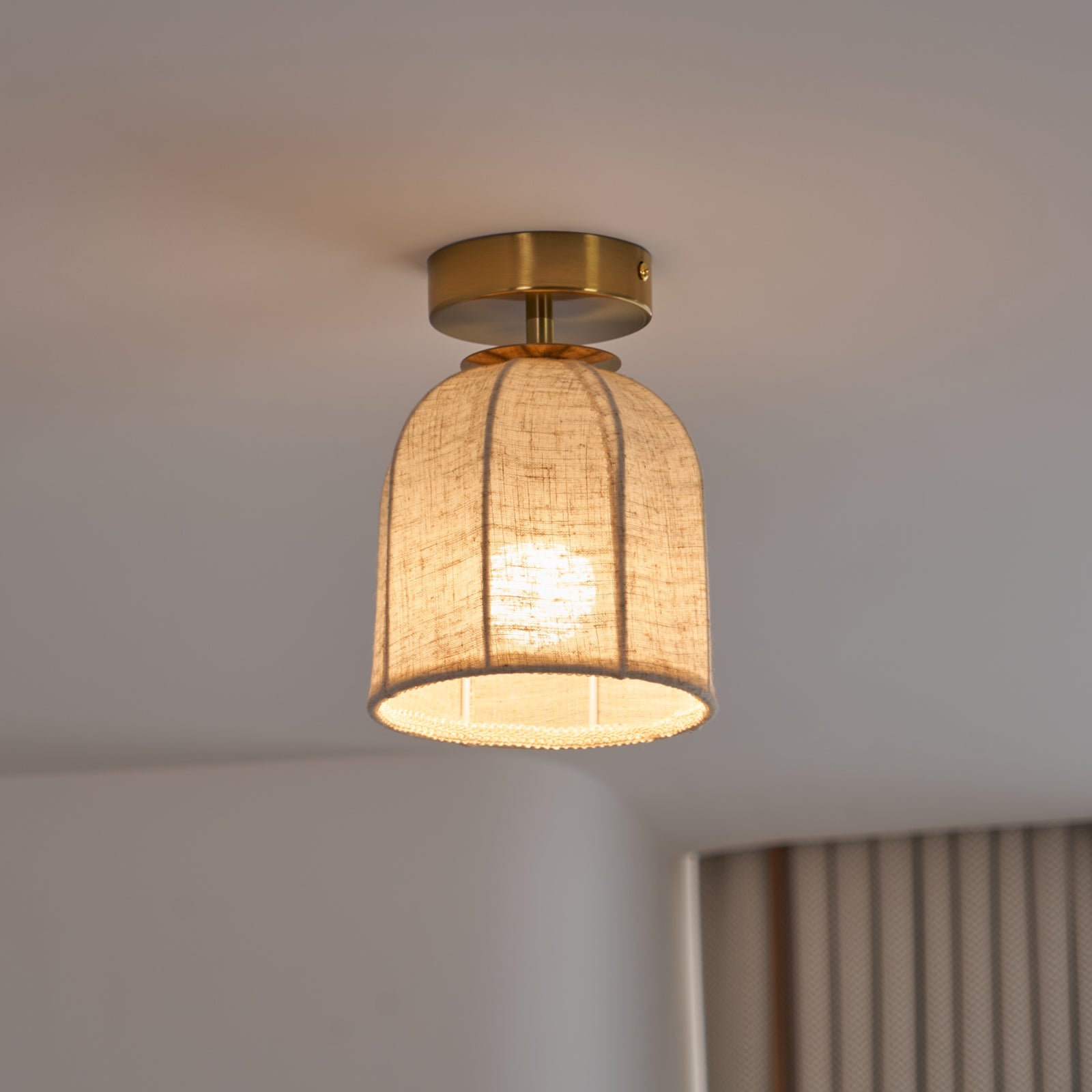 Linnen plafondlamp met gouden ijzeren frame rustiek design warm sfeerlicht voor slaapkamer woonkamer hal entree landelijk | Sansoti