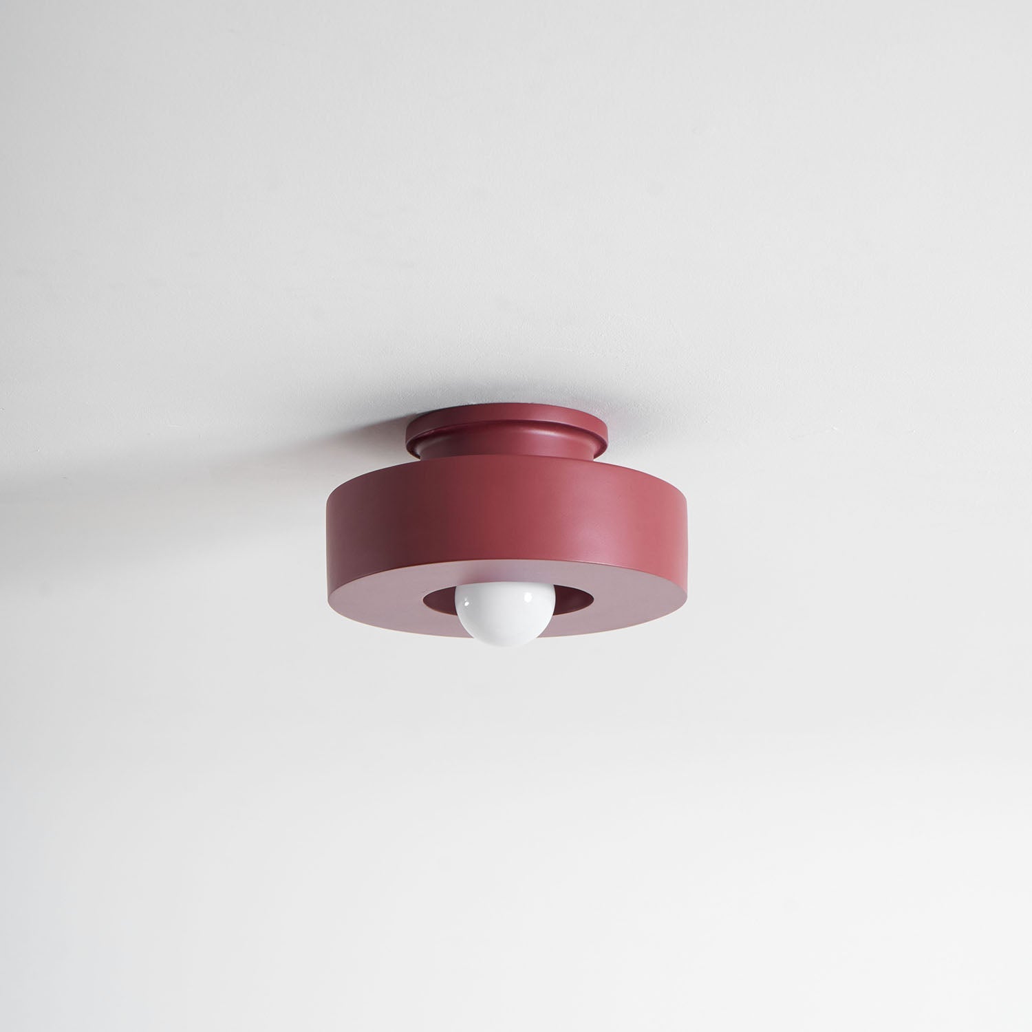 Plafondlamp Simon met Gestapelde Cilindervormen Hars Beschikbaar in Rood Groen Zwart E26 E27 Fitting Ø30×15cm Minimalistisch Design Geometrisch Sculptuur Verlichtingselement | Sansoti