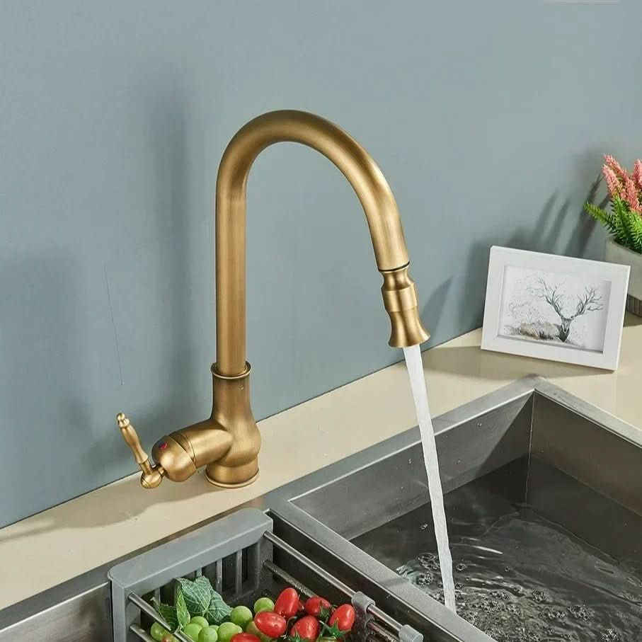 Uittrekbare Keukenkraan Hoge Boog Antieke Afwerking Flexibele Sproeikop Mengkraan voor Spoelbak Keuken | Sansoti