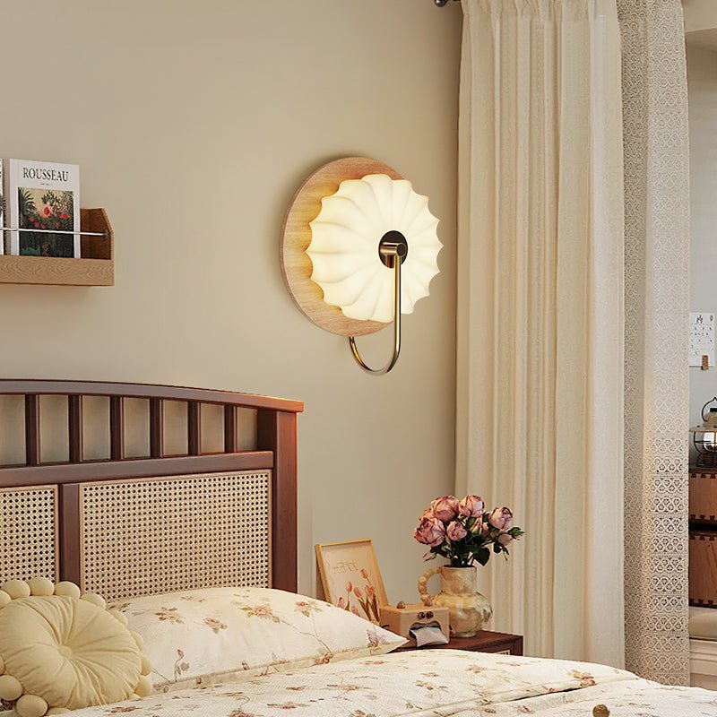 Moderne Bloemvormige Wandlamp Met Geplooide Kap En Geïntegreerde LED Verlichting | Sansoti