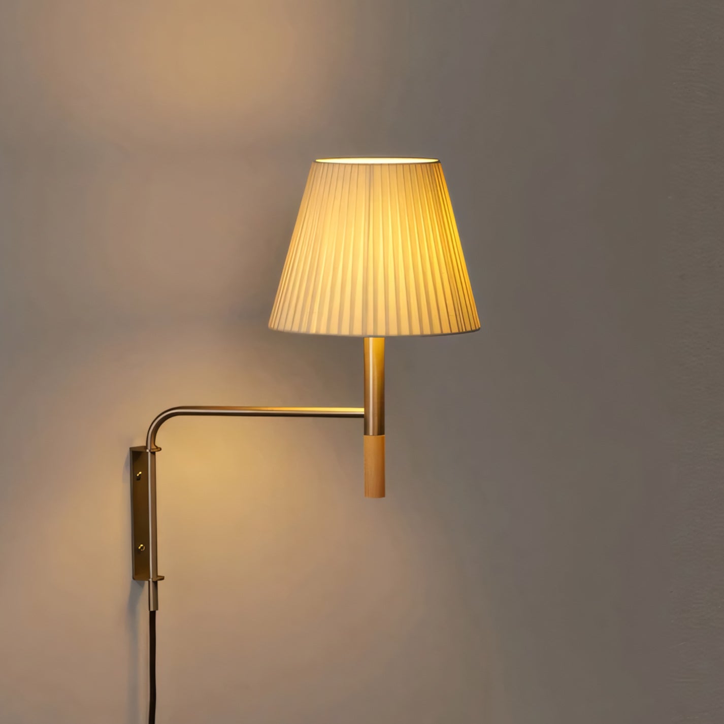 Verstelbare Wandlamp met Zwenkarm – Moderne Design Leeslamp met Handgebreide Perkament of Geplisseerde Kap | Sansoti