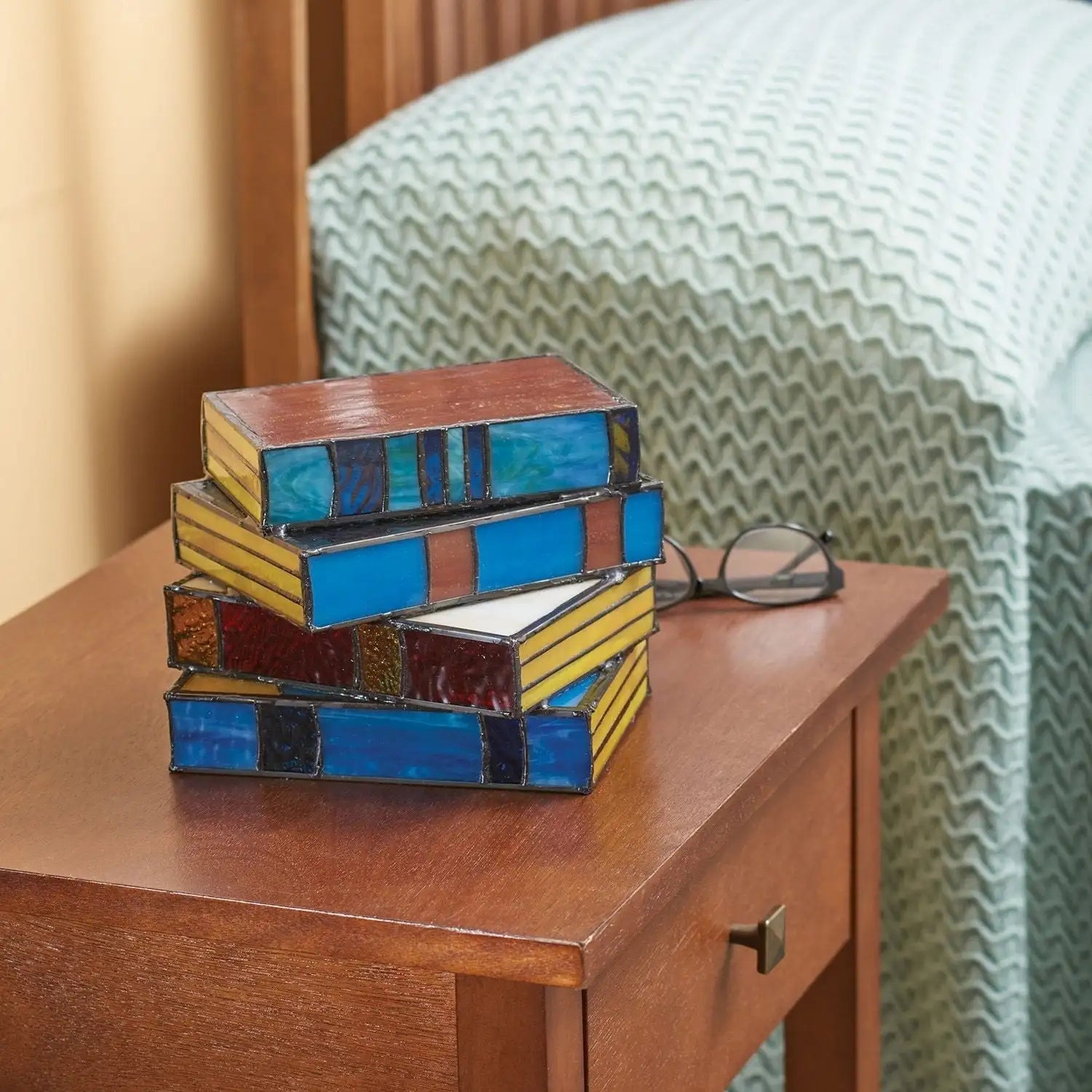 Handgemaakte Boekenlamp met Gekleurd Glas-Effect – Decoratieve Tafellamp voor Lezers en Boekenliefhebbers | Sansoti