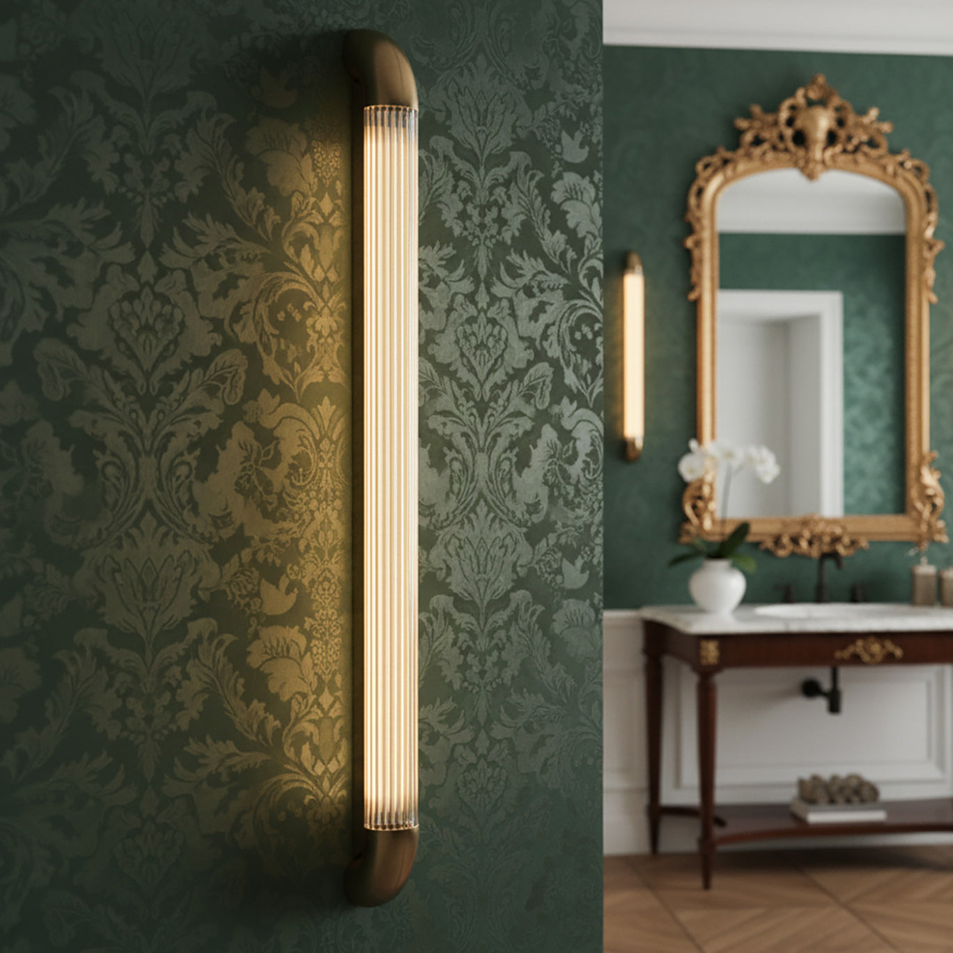 Wandlamp met Geribbelde Glazen Buis en Gebogen Roestvrijstalen Accenten | Moderne Verlichting met Geïntegreerde LED | Sansoti