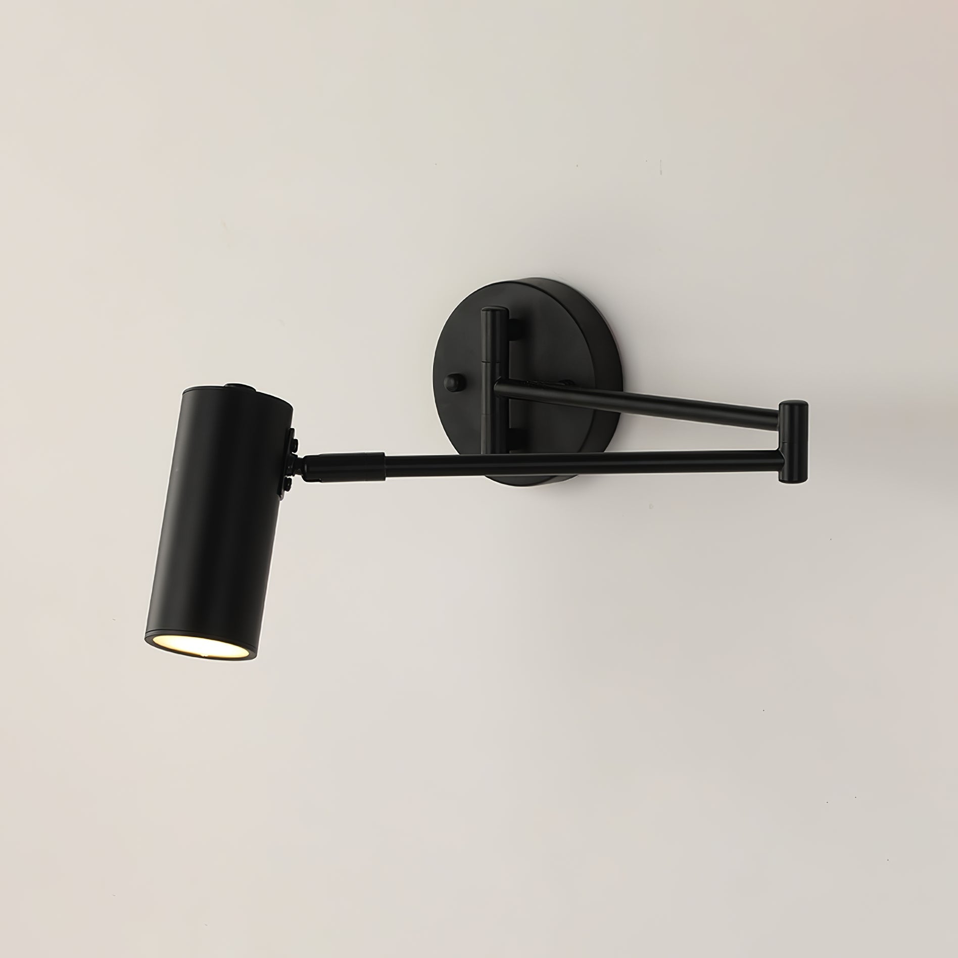 Verstellbare LED-Wandleuchte aus Messing oder schwarzem Metall mit schwenkbarem Arm und zylindrischem Spot für Schlafzimmer und Badezimmer | Restfield