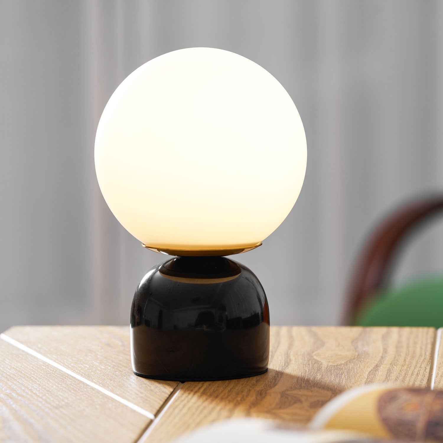Marmeren Tafellamp met Glazen Bol – Scandinavisch Design voor Sfeervol Accent | Sansoti