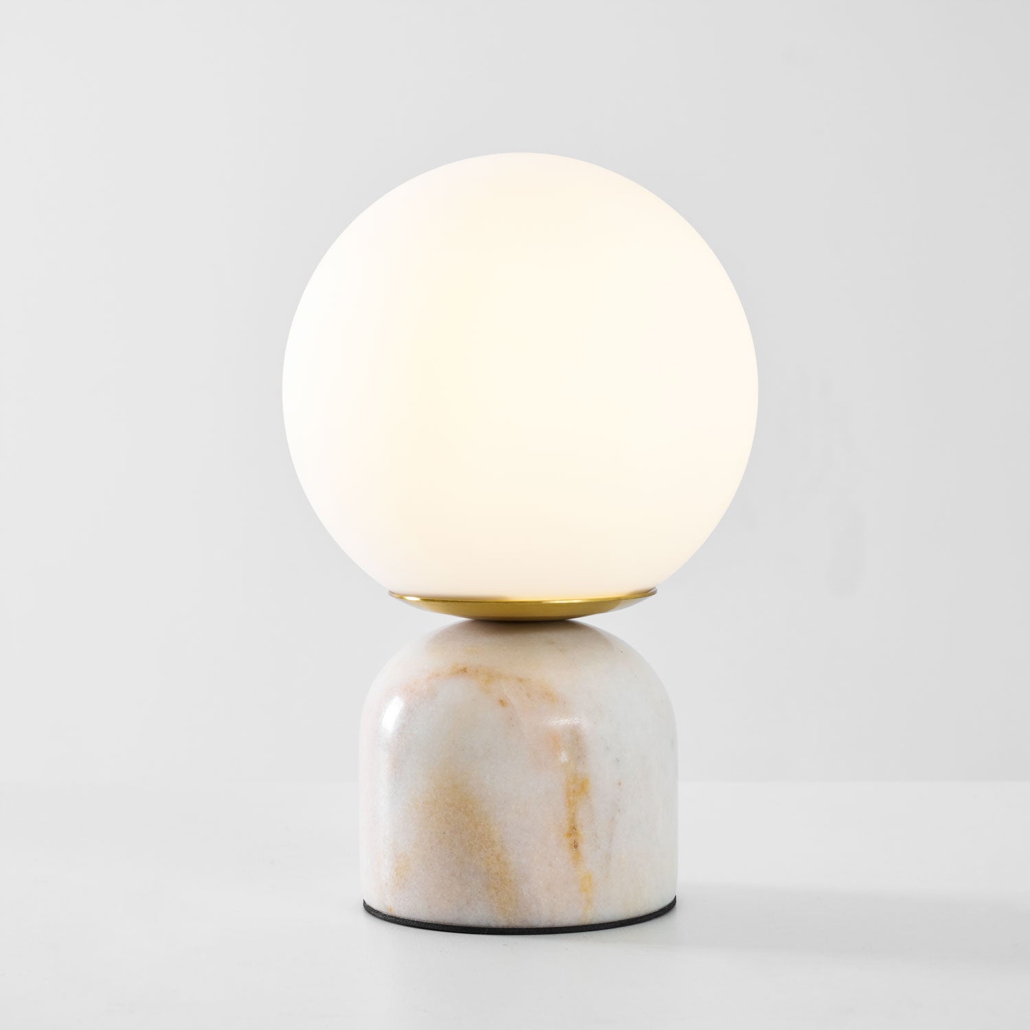 Marmeren Tafellamp met Glazen Bol – Scandinavisch Design voor Sfeervol Accent | Sansoti