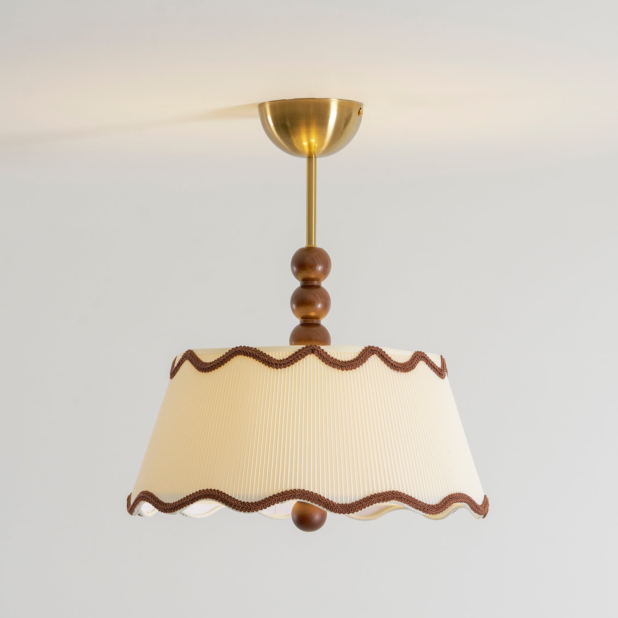 Plafondlamp met Geplooide Kap en Houten Kralen – Vintage Cottage Stijl voor Warm Sfeervol Licht | Sansoti