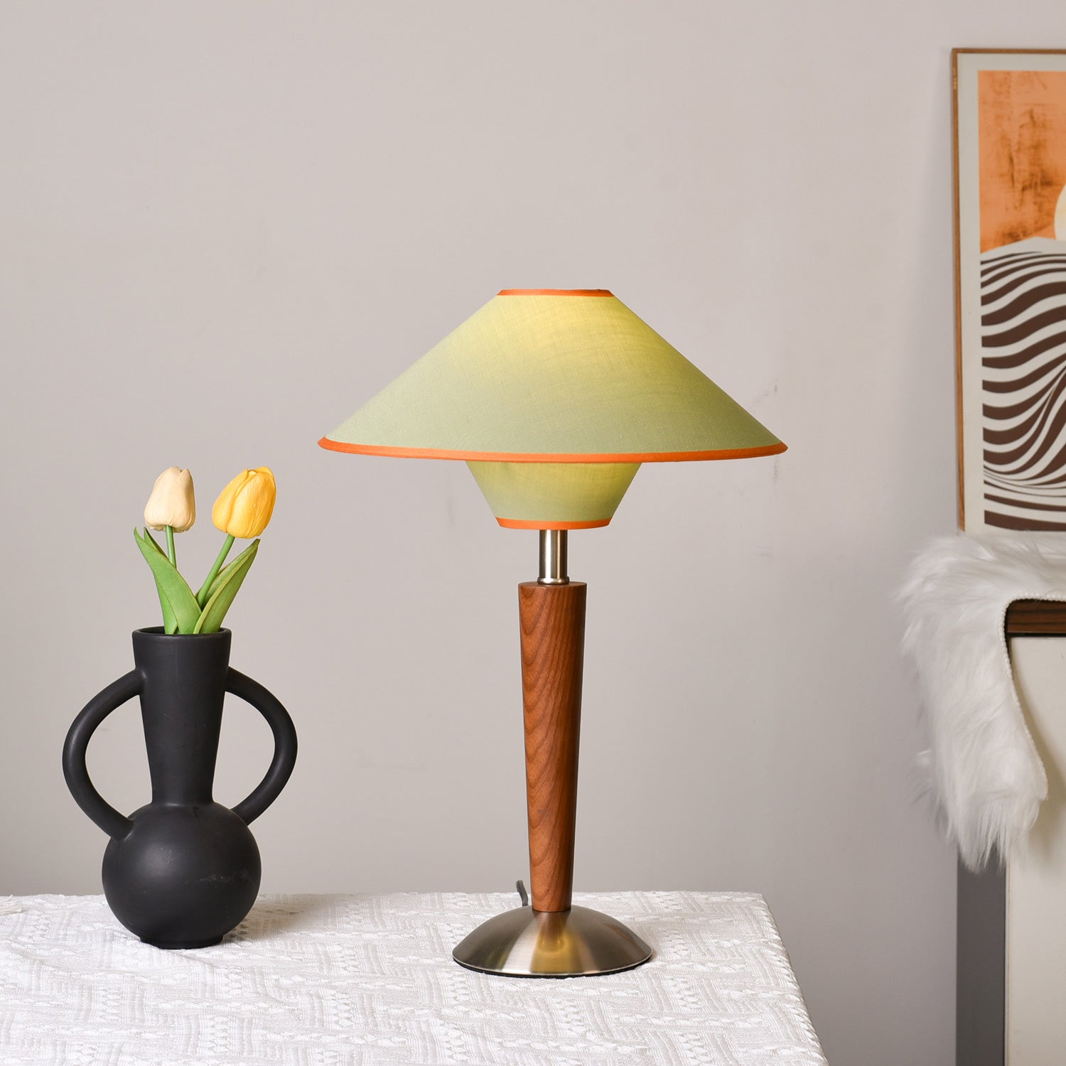 Houten Tafellamp met Stoffen Kap – Walnoot of Nikkel – Warm Modern Design – E26/E27 – Plug-in met Schakelaar | Sansoti