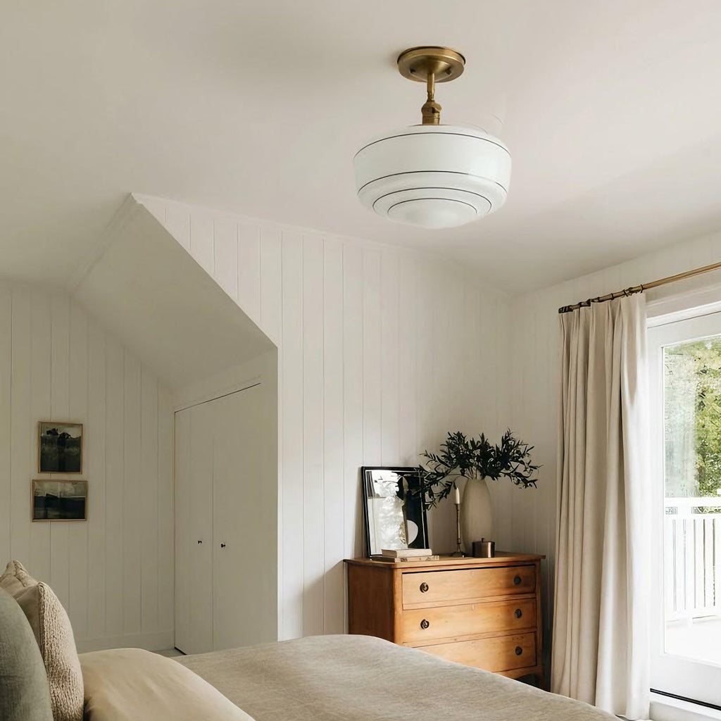 Ronde Plafondlamp met Gestreepte Glazen Kap en Messing Fitting – Scandinavische Flush Mount Verlichting | Sansoti
