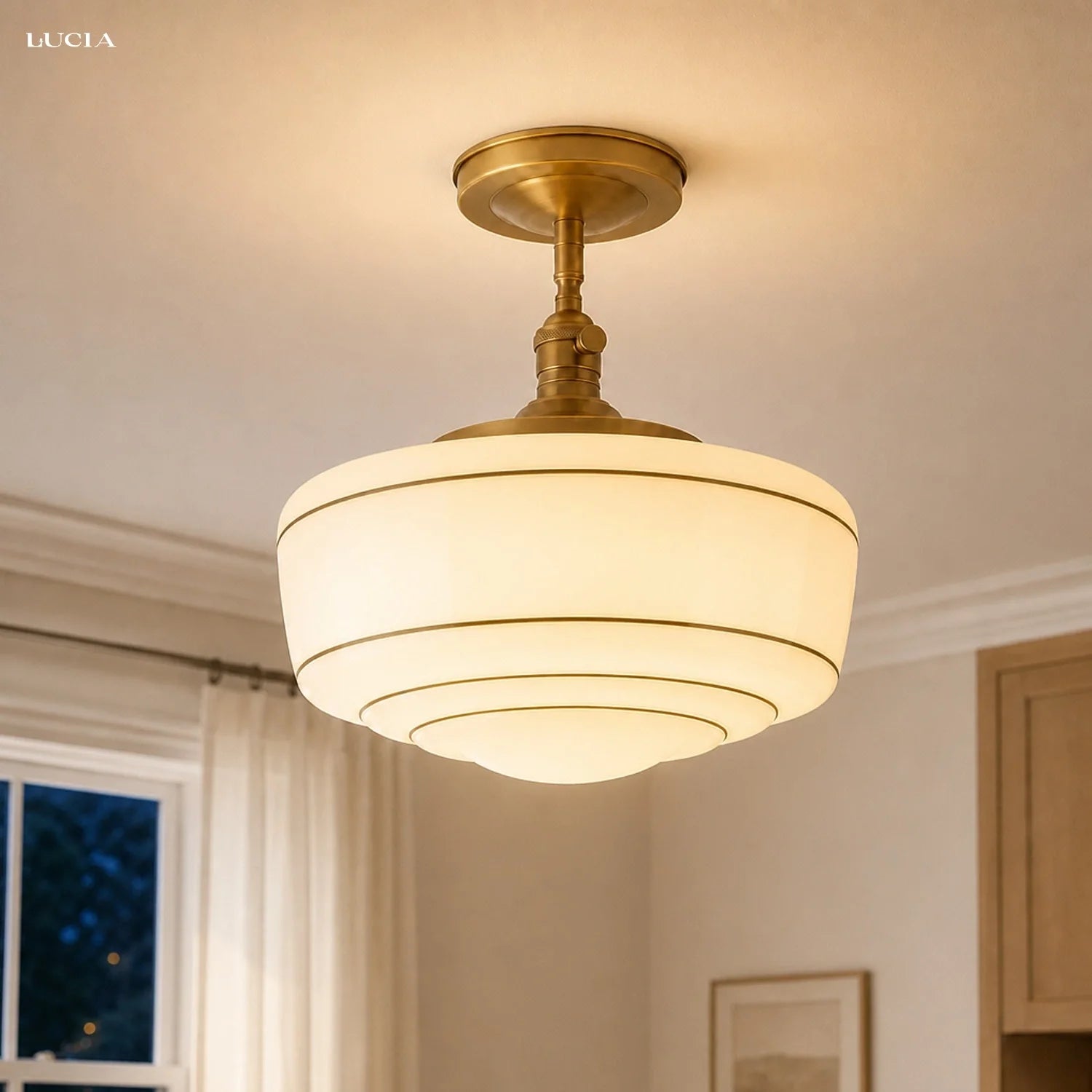 Ronde Plafondlamp met Gestreepte Glazen Kap en Messing Fitting – Scandinavische Flush Mount Verlichting | Sansoti