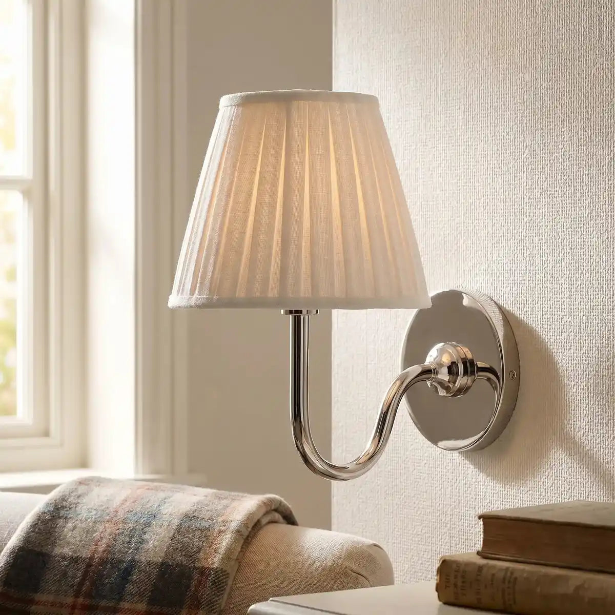 Wandlamp met Plissé Kap – Klassieke Wandverlichting Metaal & Linnen Landelijk Slaapkamer Hal Leeshoek Huis Interieur | Sansoti