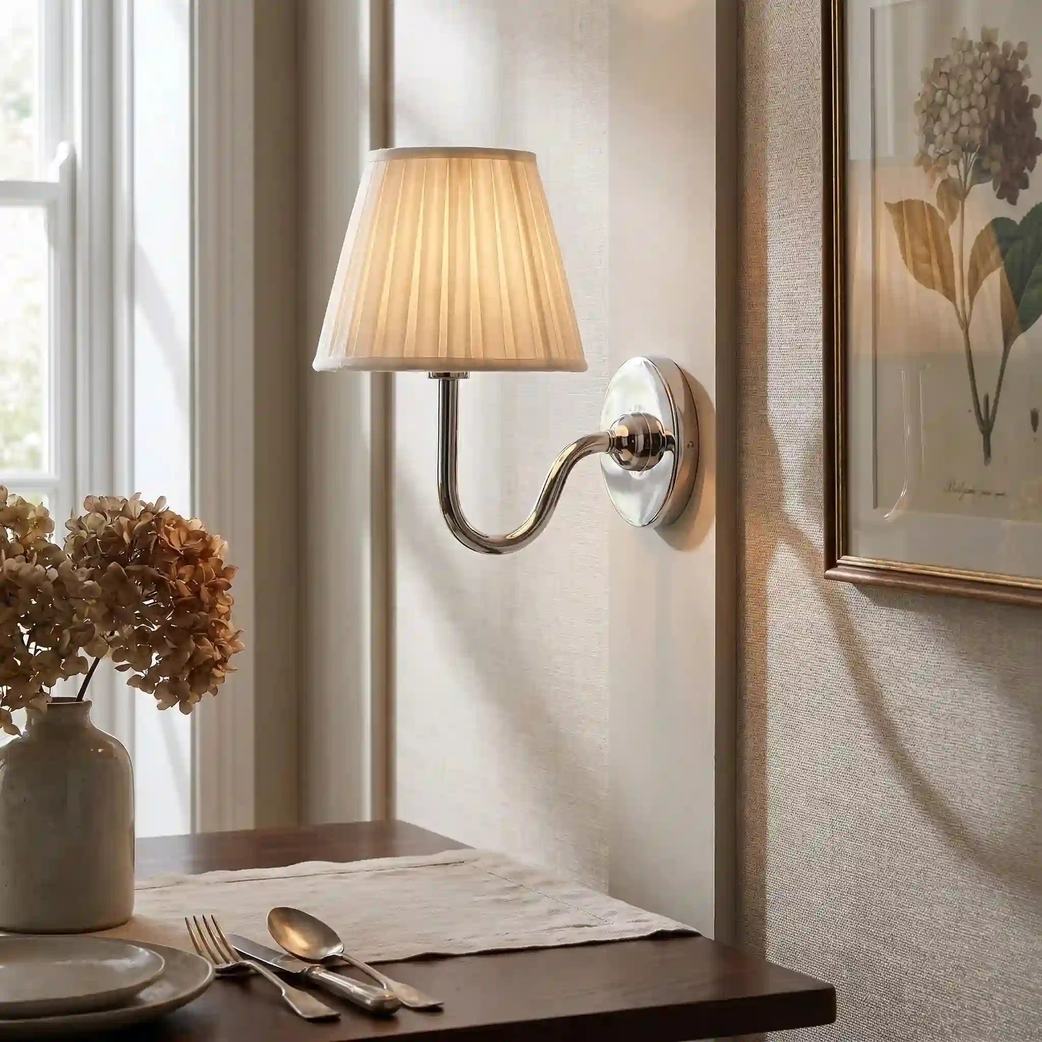 Wandlamp met Plissé Kap – Klassieke Wandverlichting Metaal & Linnen Landelijk Slaapkamer Hal Leeshoek Huis Interieur | Sansoti