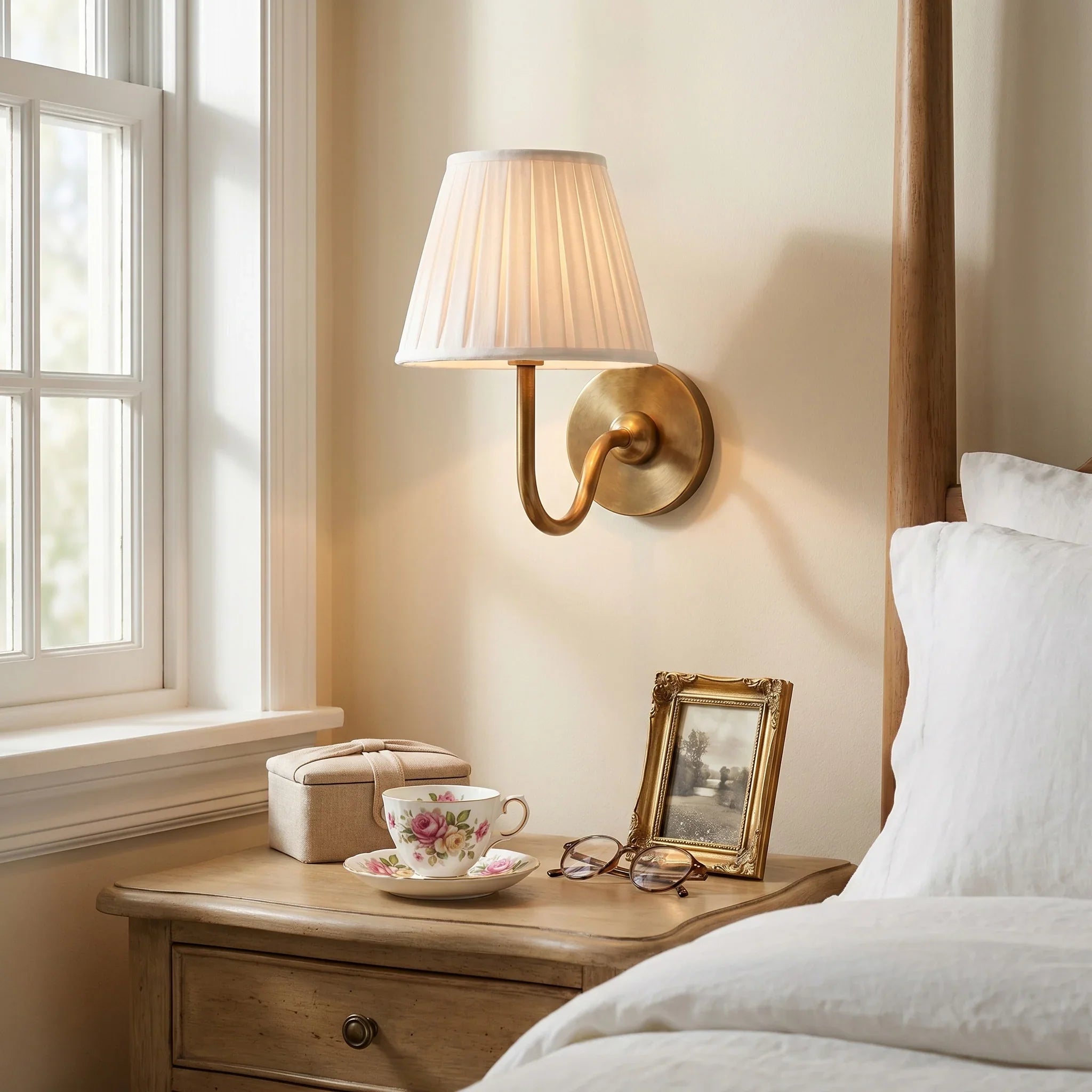Wandlamp met Plissé Kap – Klassieke Wandverlichting Metaal & Linnen Landelijk Slaapkamer Hal Leeshoek Huis Interieur | Sansoti