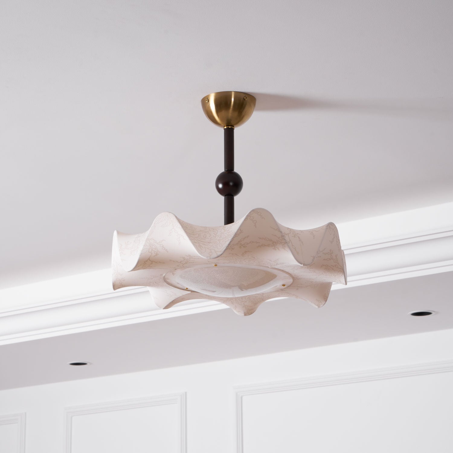 Plafondlamp met Bloemblaadjesontwerp – Walnoot & Goud – Geïntegreerde LED – Ø50cm × H44cm | Sansoti