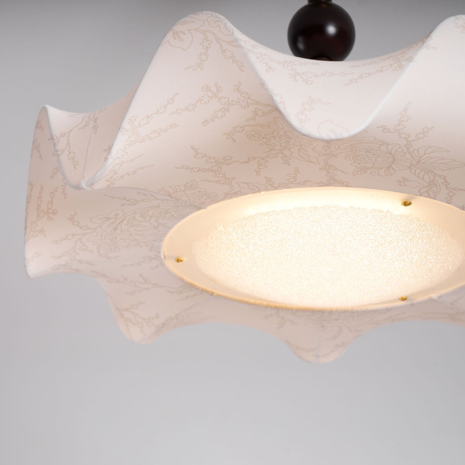 Plafondlamp met Bloemblaadjesontwerp – Walnoot & Goud – Geïntegreerde LED – Ø50cm × H44cm | Sansoti