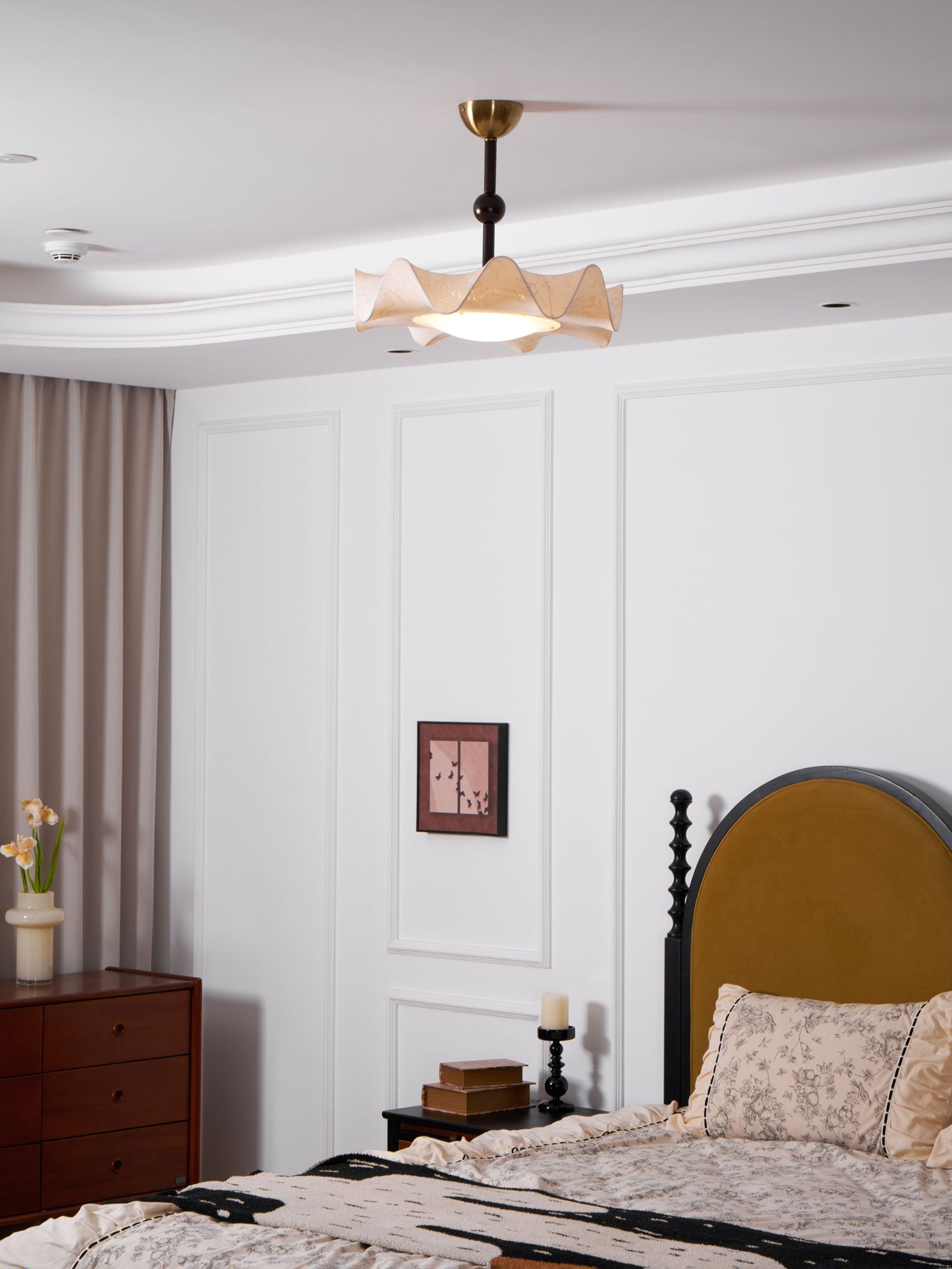 Plafondlamp met Bloemblaadjesontwerp – Walnoot & Goud – Geïntegreerde LED – Ø50cm × H44cm | Sansoti