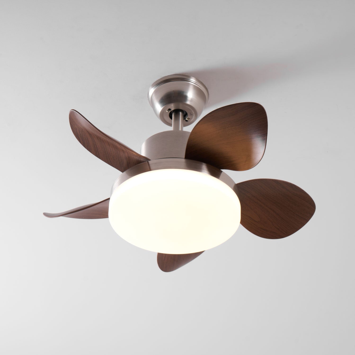 Plafondventilator Alenya met Houtlook en Geïntegreerde Verlichting Ø55cm 48W Grijsbruine Bladeren voor Alle Seizoenen | Sansoti