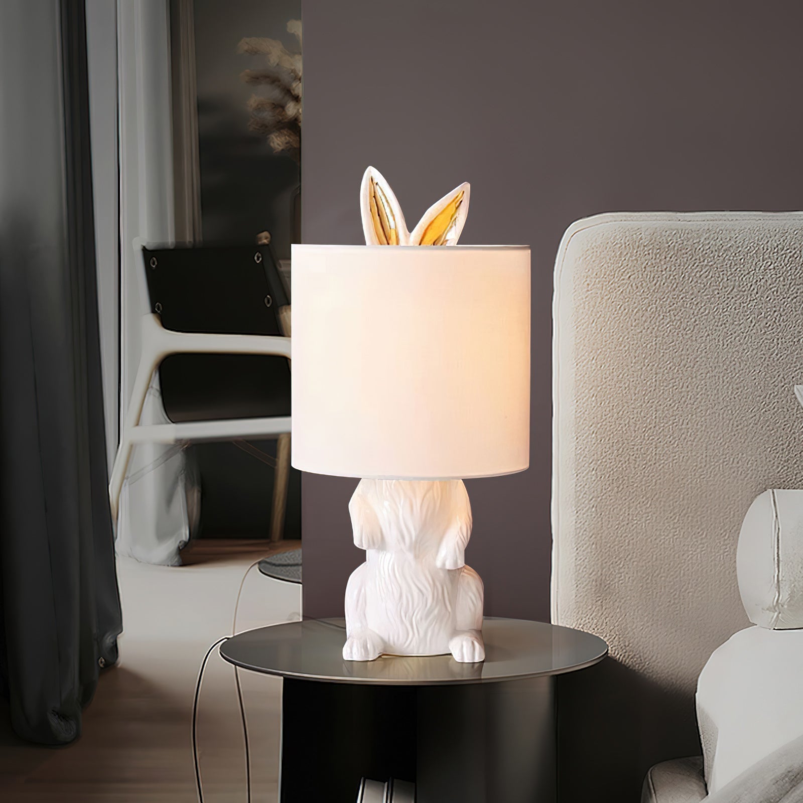 Hazenbeeldje Tafellamp met Stoffen Kap | Modern Design | Kunsthars | Charmante Decoratieve Verlichting | Sansoti