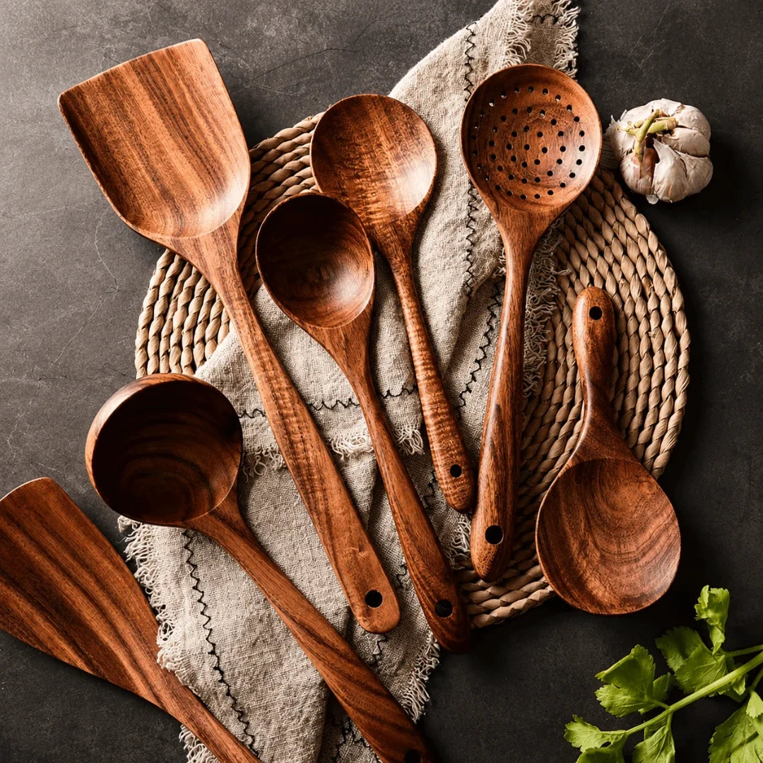 7-teiliges Küchenutensilien-Set aus Holz, Teakholz, natürlich verarbeitet, hitzebeständiges, antihaftbeschichtetes Kochgeschirr und Küchenhelfer | Sansoti