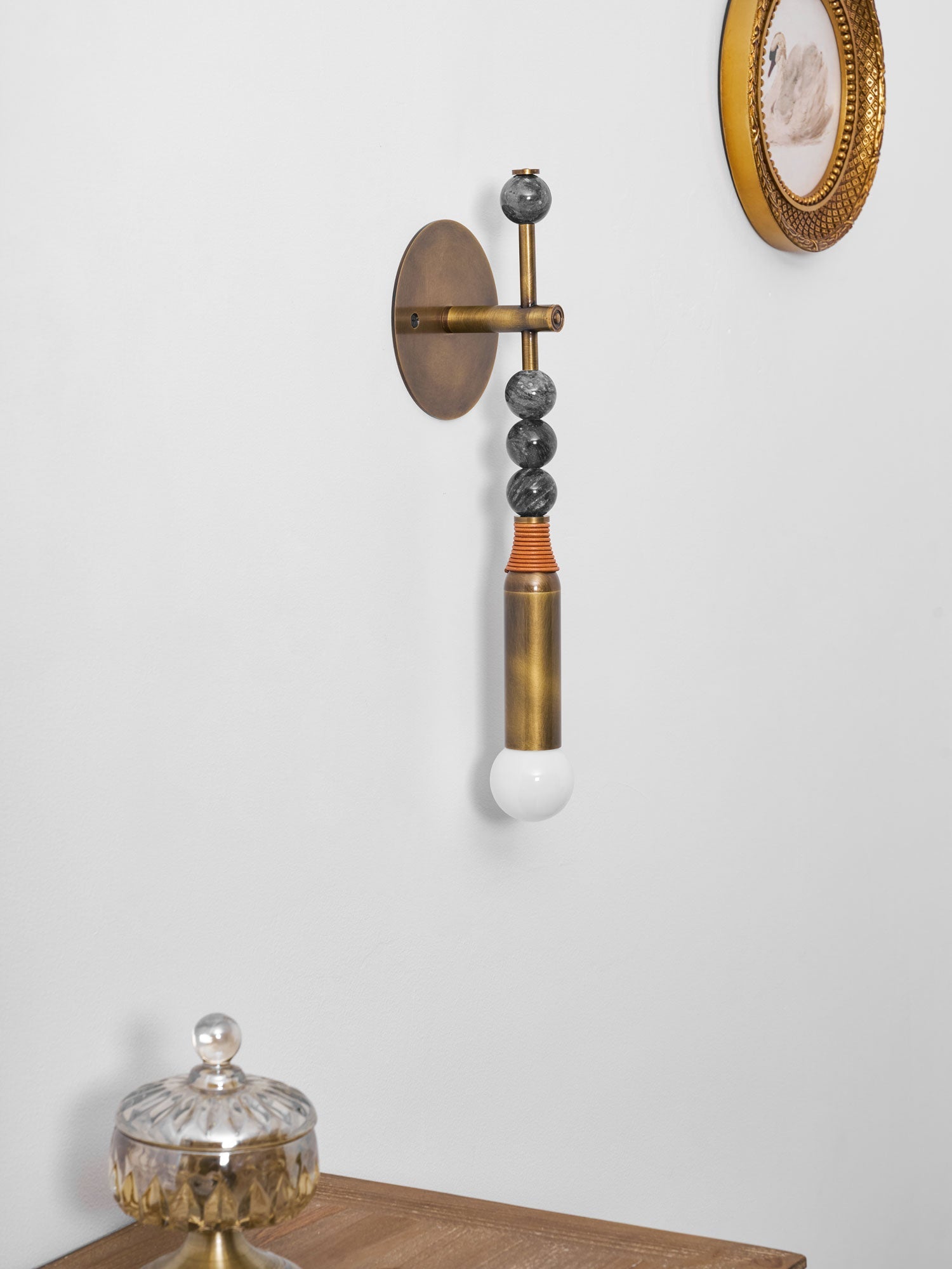 Toam Wandlamp Marmer Messing – Persepolis Geïnspireerd Design met Antique Brass Afwerking 18.9 en 27.6 inch | Sansoti
