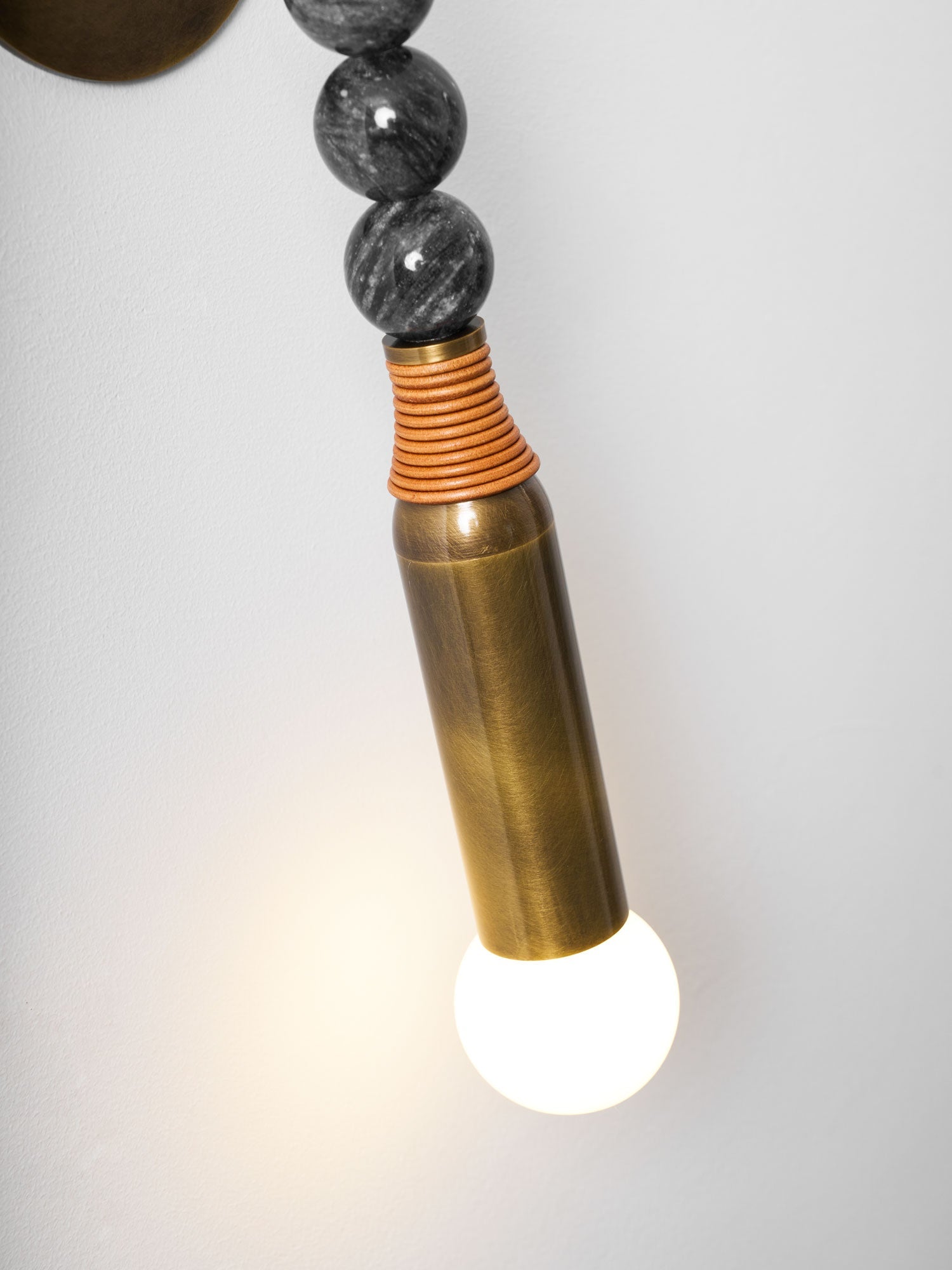 Toam Wandlamp Marmer Messing – Persepolis Geïnspireerd Design met Antique Brass Afwerking 18.9 en 27.6 inch | Sansoti
