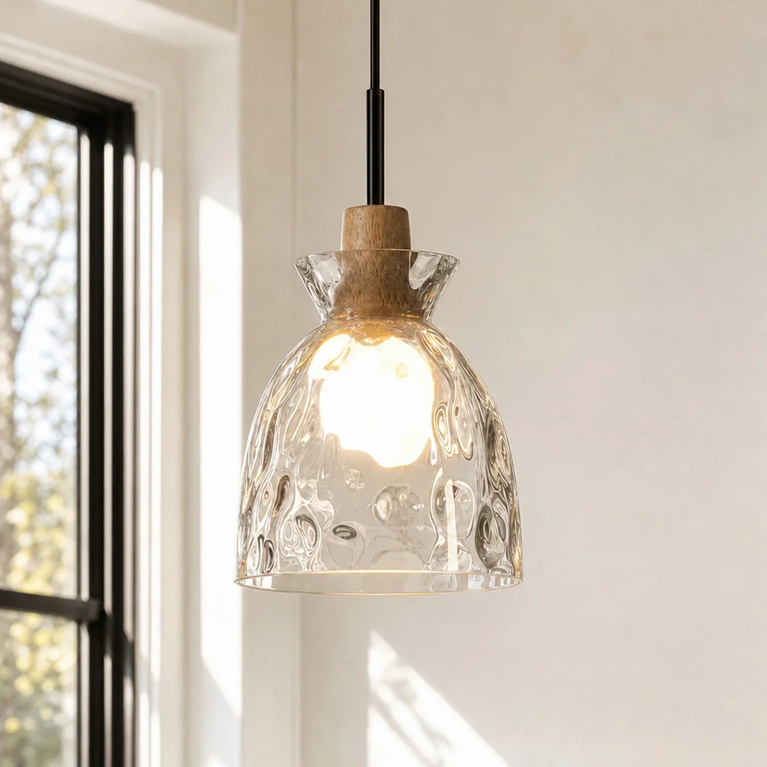Glazen Hanglamp met Geslepen Koepel en Houten Accenten – Rustieke Eethoekverlichting | Sansoti