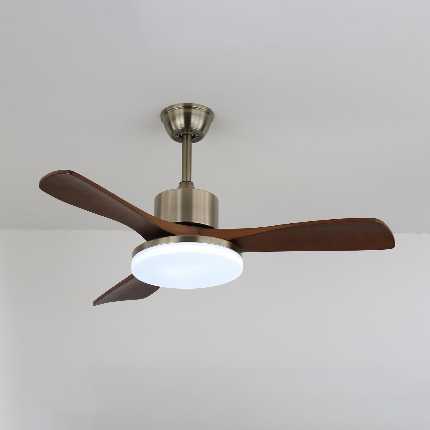 Ceiling Fan Selora with Lighting – Brass & Wood – Modern Design with Remote Control – 6 Speeds – LED 48W Dimmable – Ø106cm or Ø132cm – Luxury Ceiling Lamp & Cooling System – Includes Remote Control | Sansoti