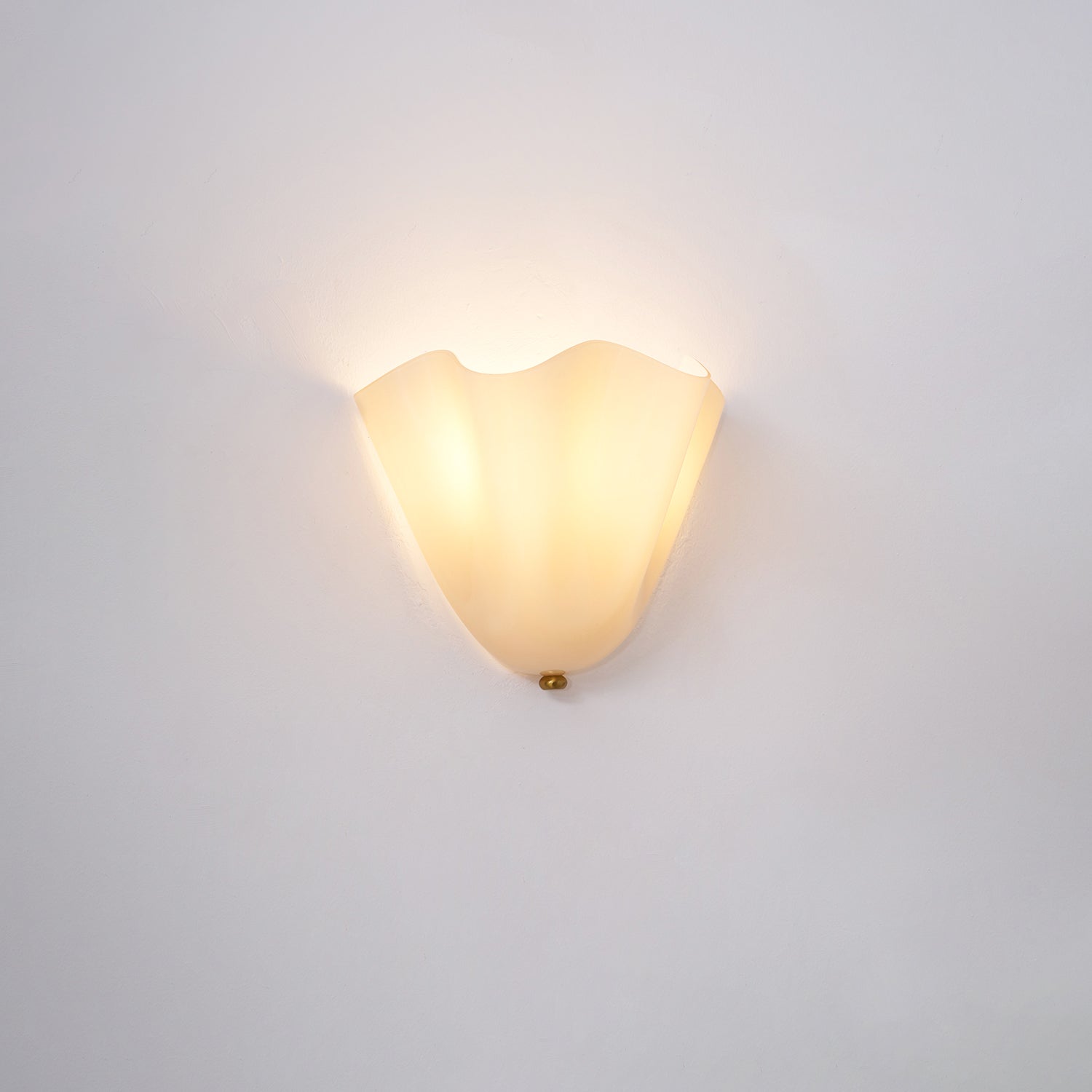 Petalia Wandlamp — Sculptural Petal-Geïnspireerde Glazen Wandverlichting met G9 Fitting en Hardwired Installatie (28 × 25 × 13 cm) | Sansoti