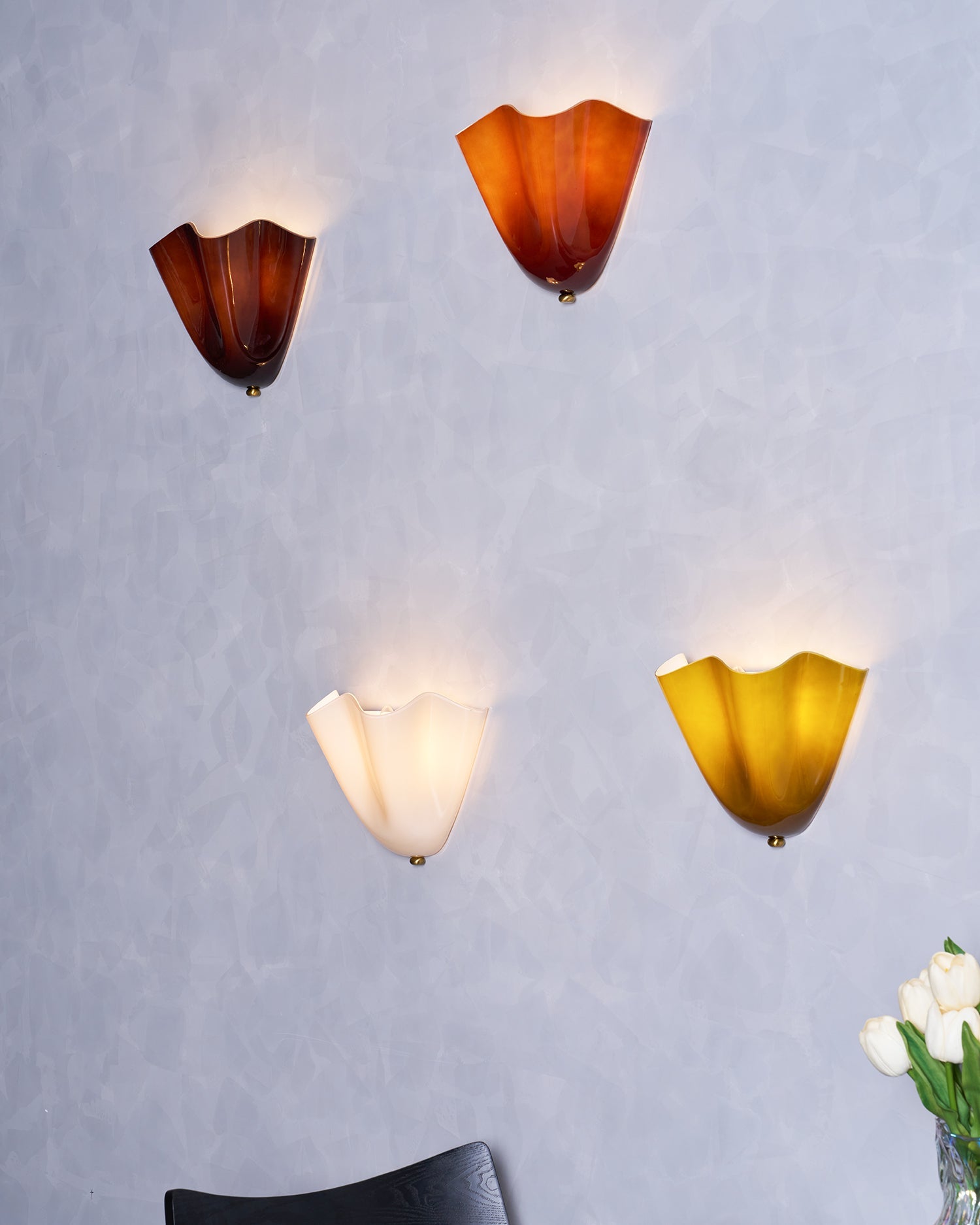 Petalia Wandlamp — Sculptural Petal-Geïnspireerde Glazen Wandverlichting met G9 Fitting en Hardwired Installatie (28 × 25 × 13 cm) | Sansoti