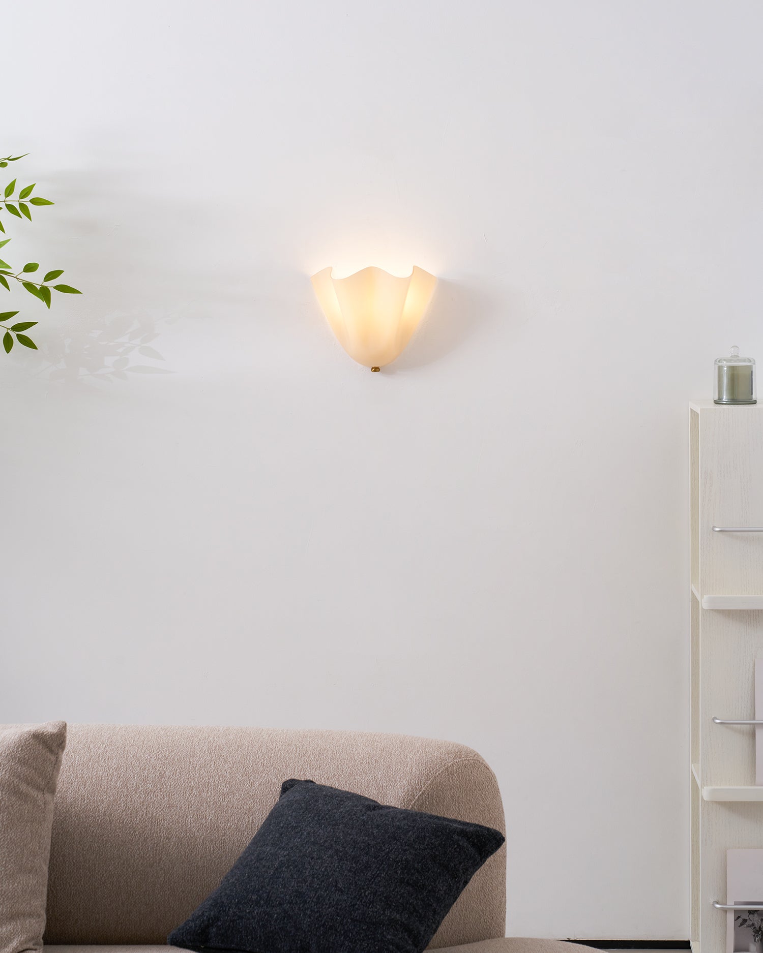 Petalia Wandlamp — Sculptural Petal-Geïnspireerde Glazen Wandverlichting met G9 Fitting en Hardwired Installatie (28 × 25 × 13 cm) | Sansoti