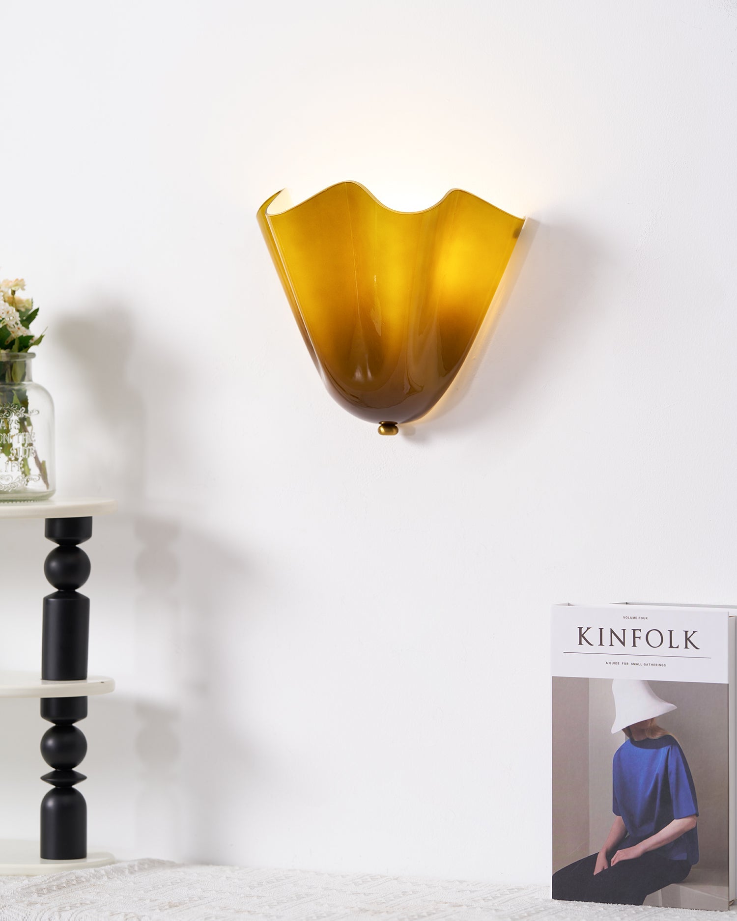 Petalia Wandlamp — Sculptural Petal-Geïnspireerde Glazen Wandverlichting met G9 Fitting en Hardwired Installatie (28 × 25 × 13 cm) | Sansoti
