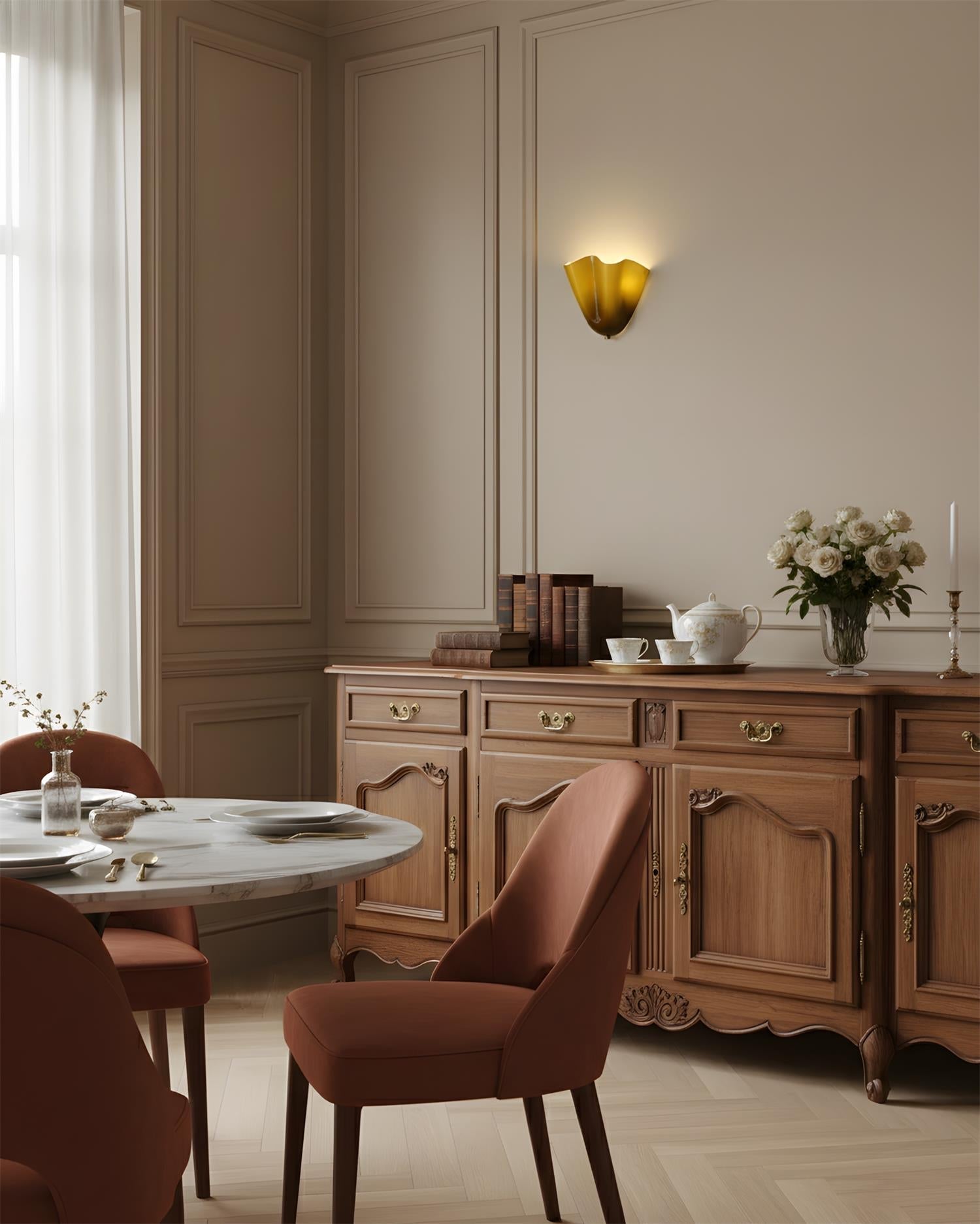 Design Wandleuchte aus mundgeblasenem Glas – Skulpturale Wandbeleuchtung für modernes Interieur