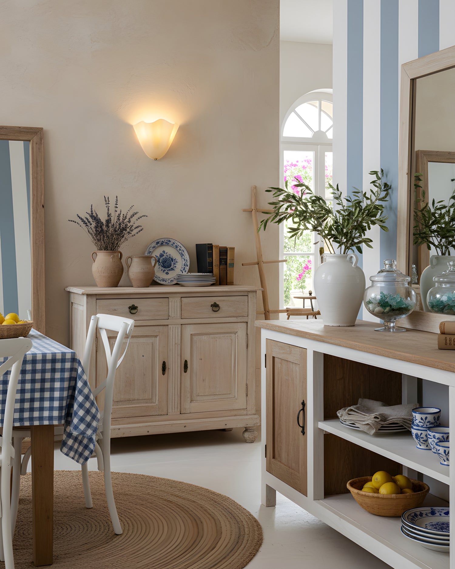 Design Wandleuchte aus mundgeblasenem Glas – Skulpturale Wandbeleuchtung für modernes Interieur