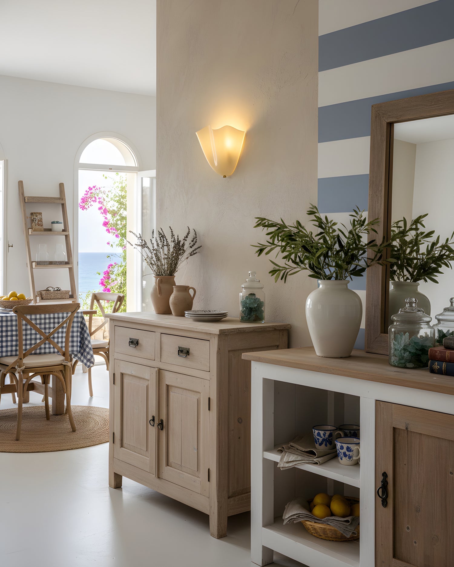 Design Wandleuchte aus mundgeblasenem Glas – Skulpturale Wandbeleuchtung für modernes Interieur
