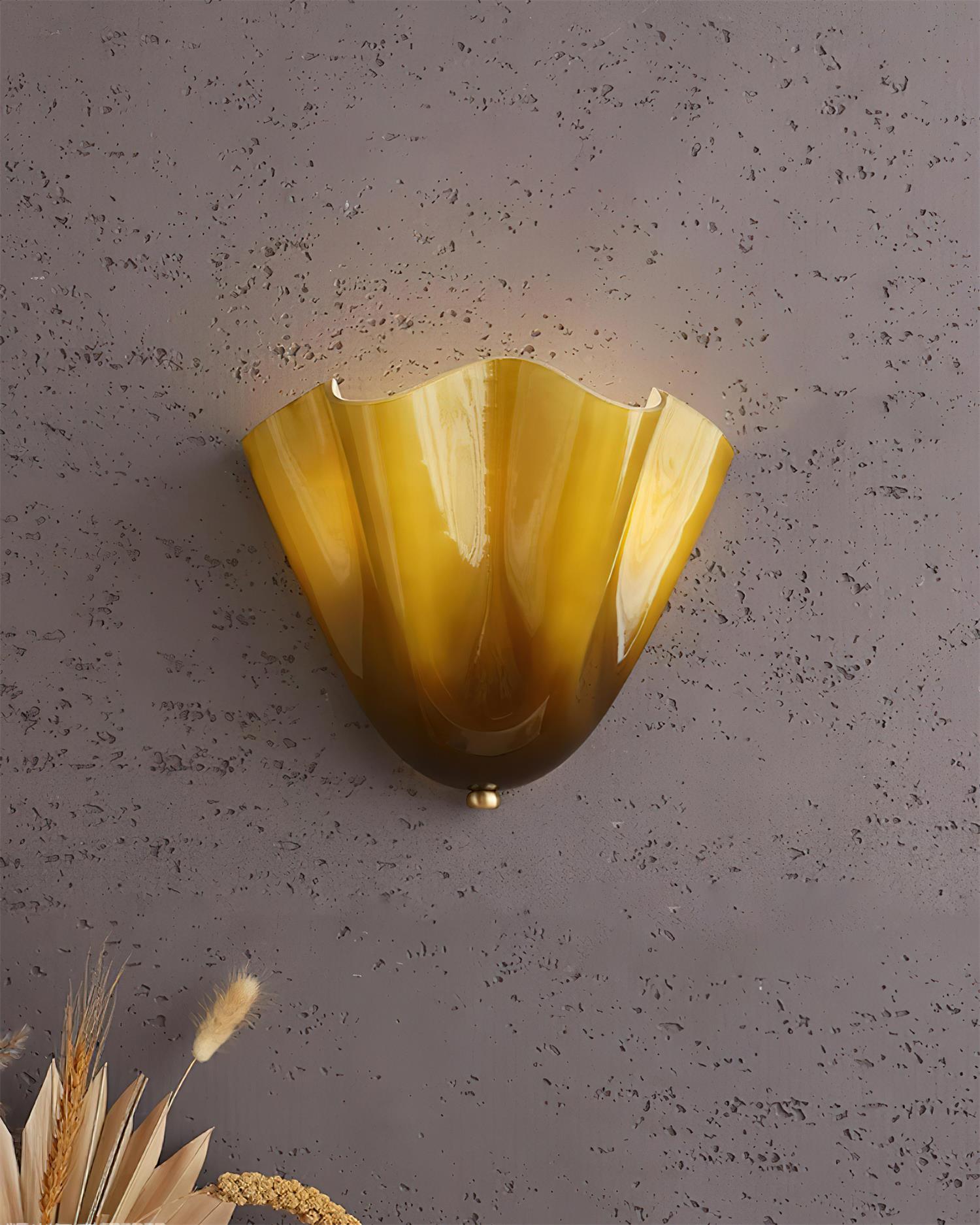 Design Wandleuchte aus mundgeblasenem Glas – Skulpturale Wandbeleuchtung für modernes Interieur
