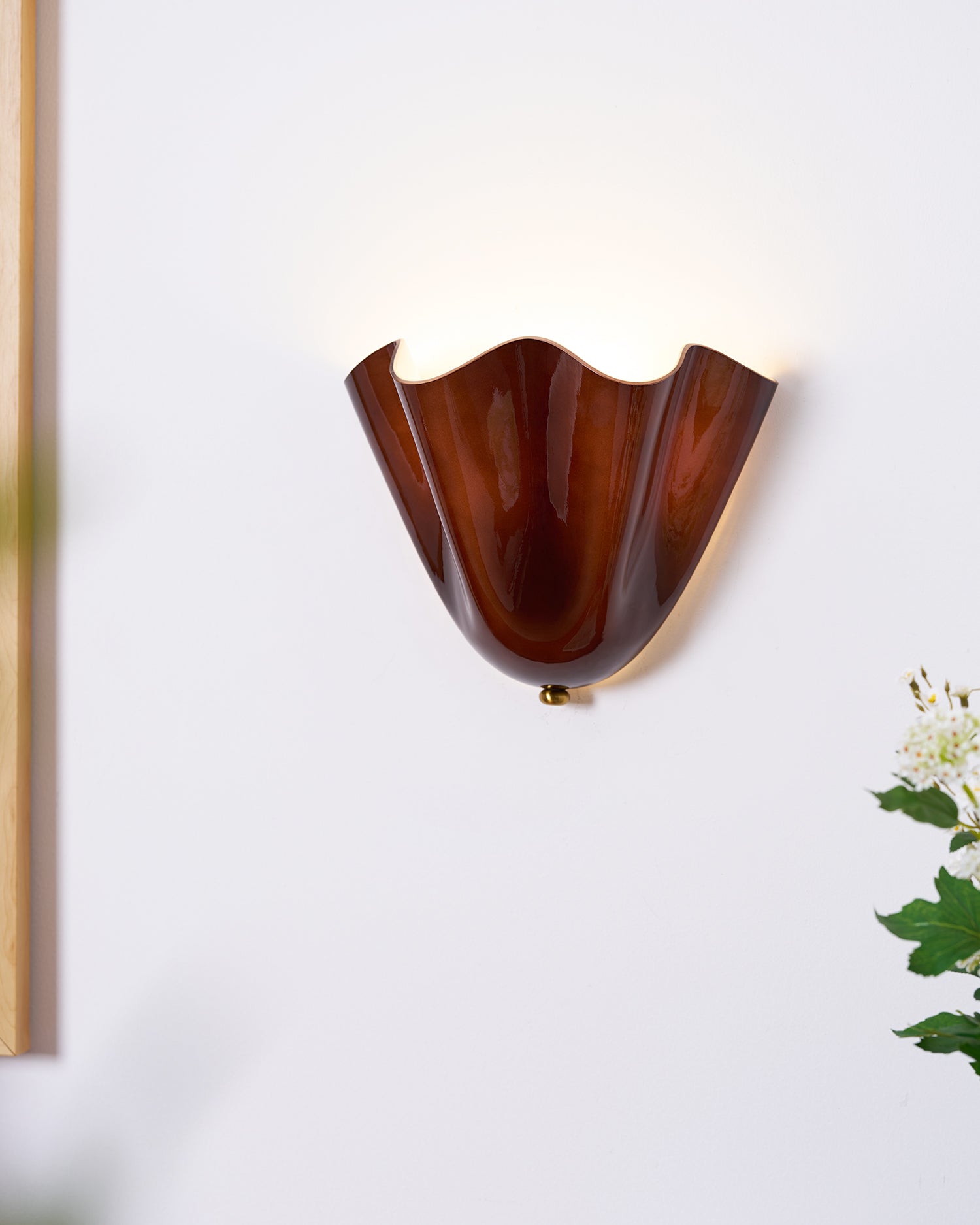 Petalia Wandlamp — Sculptural Petal-Geïnspireerde Glazen Wandverlichting met G9 Fitting en Hardwired Installatie (28 × 25 × 13 cm) | Sansoti