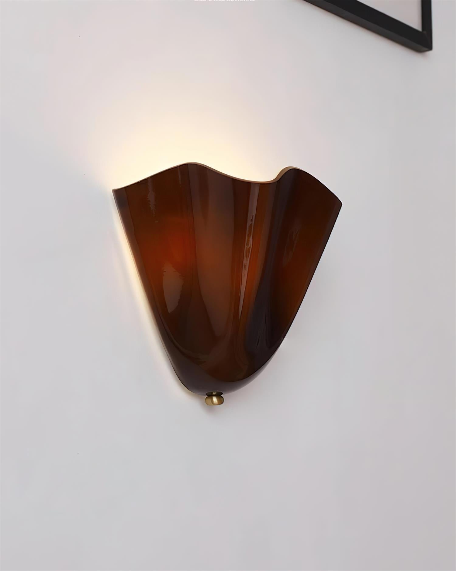 Design Wandleuchte aus mundgeblasenem Glas – Skulpturale Wandbeleuchtung für modernes Interieur