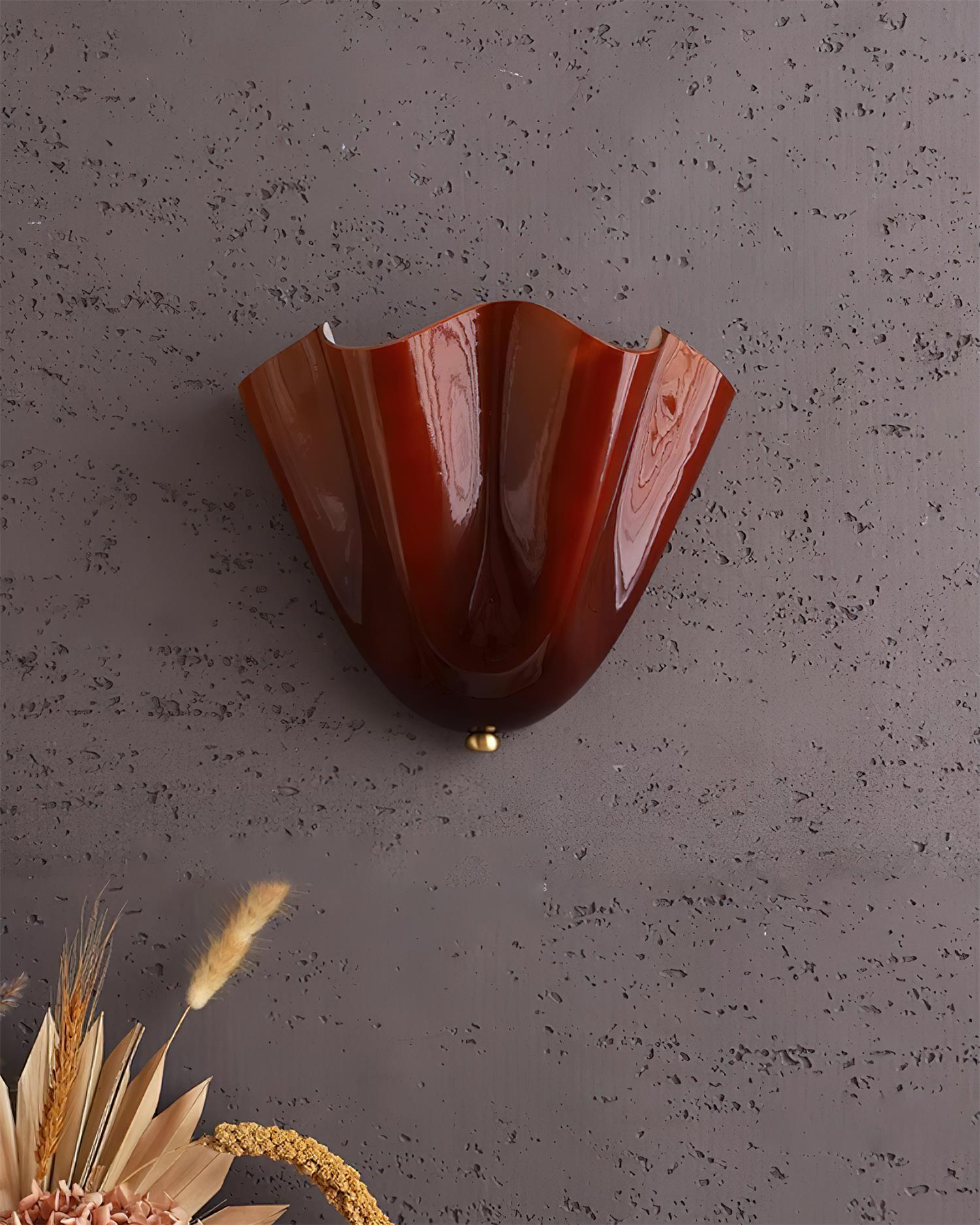 Design Wandleuchte aus mundgeblasenem Glas – Skulpturale Wandbeleuchtung für modernes Interieur