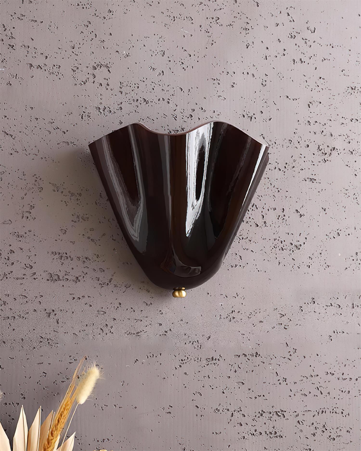 Design Wandleuchte aus mundgeblasenem Glas – Skulpturale Wandbeleuchtung für modernes Interieur