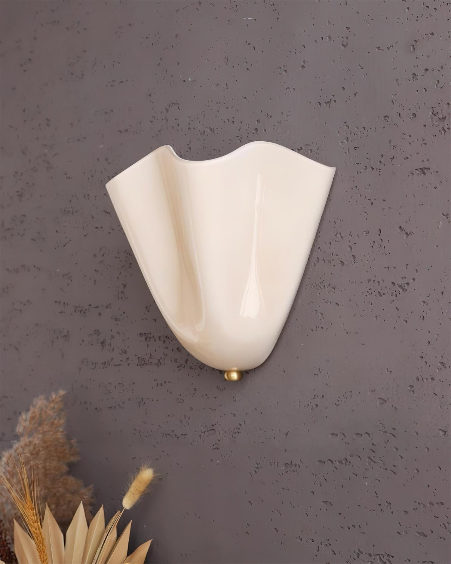 Design Wandleuchte aus mundgeblasenem Glas – Skulpturale Wandbeleuchtung für modernes Interieur