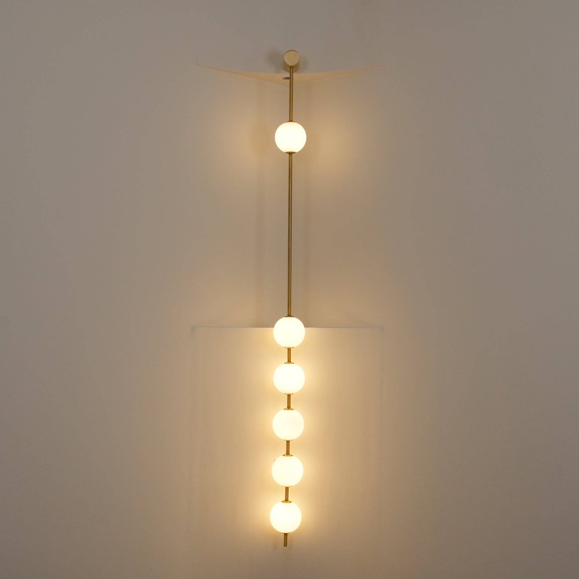 Verticale Glazen Wandlamp met Messing - Design Verlichting voor Gang & Entree | Sansoti