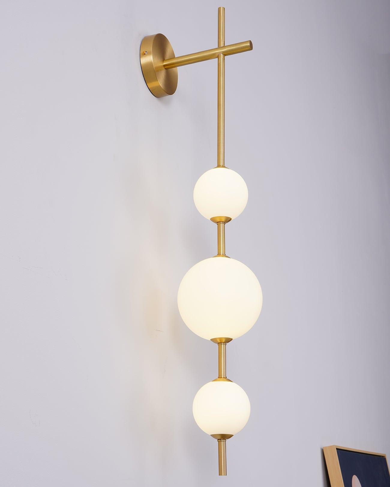 Verticale Glazen Bol Wandlamp – Moderne Wandverlichting met Gestapelde Bollen – Messing, Zwart of Nikkel – 3 Afmetingen | Sansoti