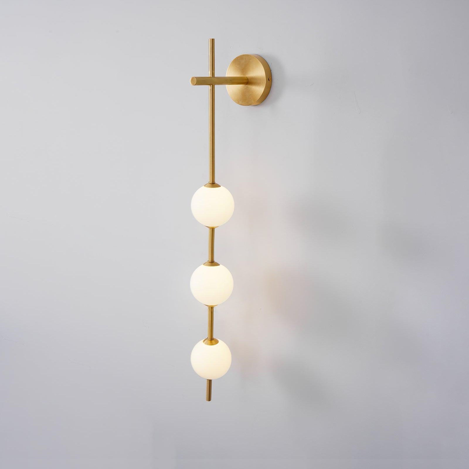Verticale Glazen Bol Wandlamp – Moderne Wandverlichting met Gestapelde Bollen – Messing, Zwart of Nikkel – 3 Afmetingen | Sansoti